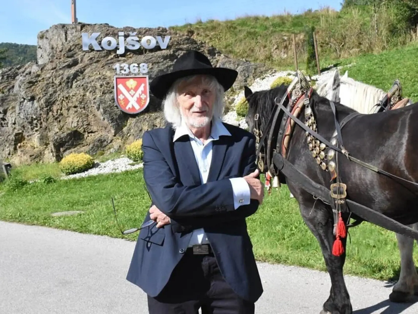 "Juraj Jakubisko. Nikdy nezabudol, kde sú jeho korene a Kojšov hrdo nosil vo svojom srdci. Odpočinutie večné daj mu, Pane, a svetlo večné nech mu svieti," zaspomínala si rodáčka z Kojšova.