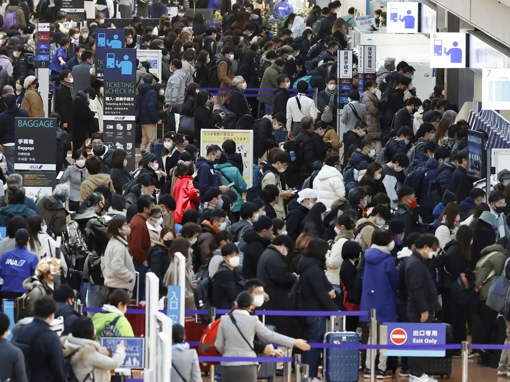 Japonská vláda ponúka rodinám milión jenov na dieťa, ak sa odsťahujú z Tokia, ktoré je ľuďmi doslova preplnené.