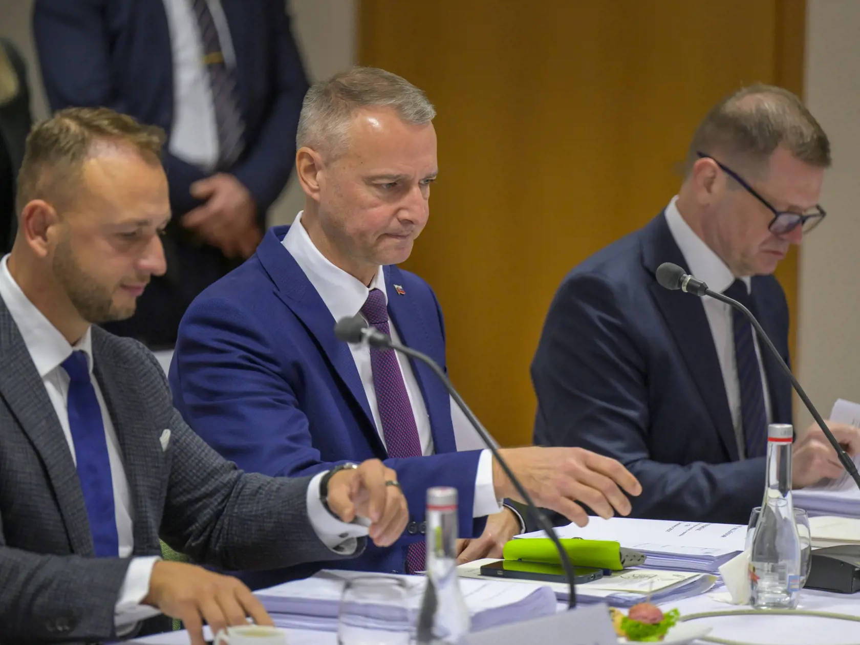 Na snímke zľava minister vnútra SR Matúš Šutaj Eštok, minister investícií, regionálneho rozvoja a informatizácie SR Richard Raši a podpredseda vlády SR pre plán obnovy a znalostnú ekonomiku Peter Kmec (všetci Hlas-SD) počas výjazdového rokovania vlády Slovenskej republiky v Červenom Kláštore 29. januára 2025. FOTO TASR - Veronika Mihaliková

