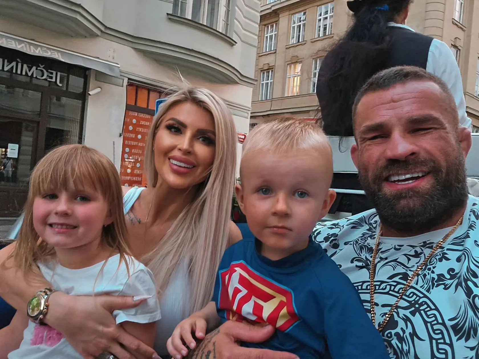 Manželia Karlos a Lela očakávajú tretie dieťa.