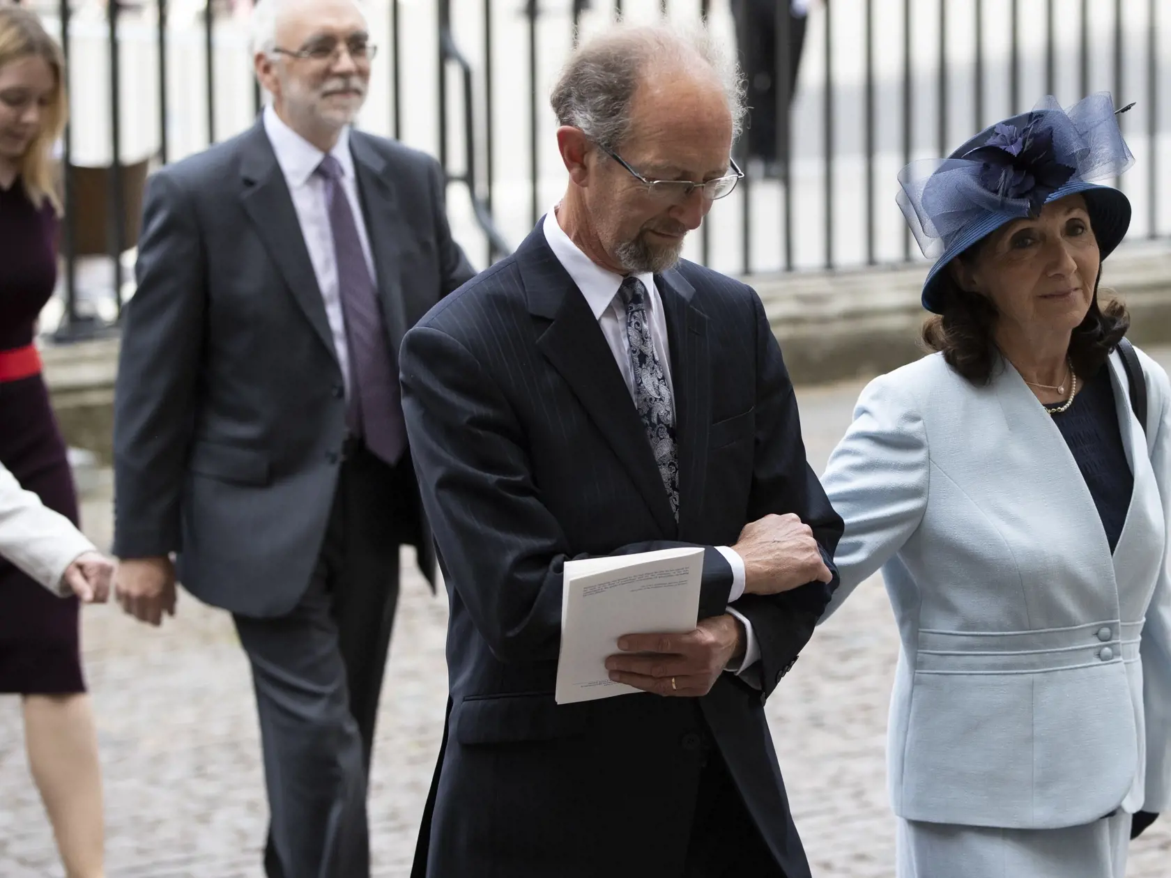 Jane Hawking so svojím druhým manželom na pohrebe Hawkinga.