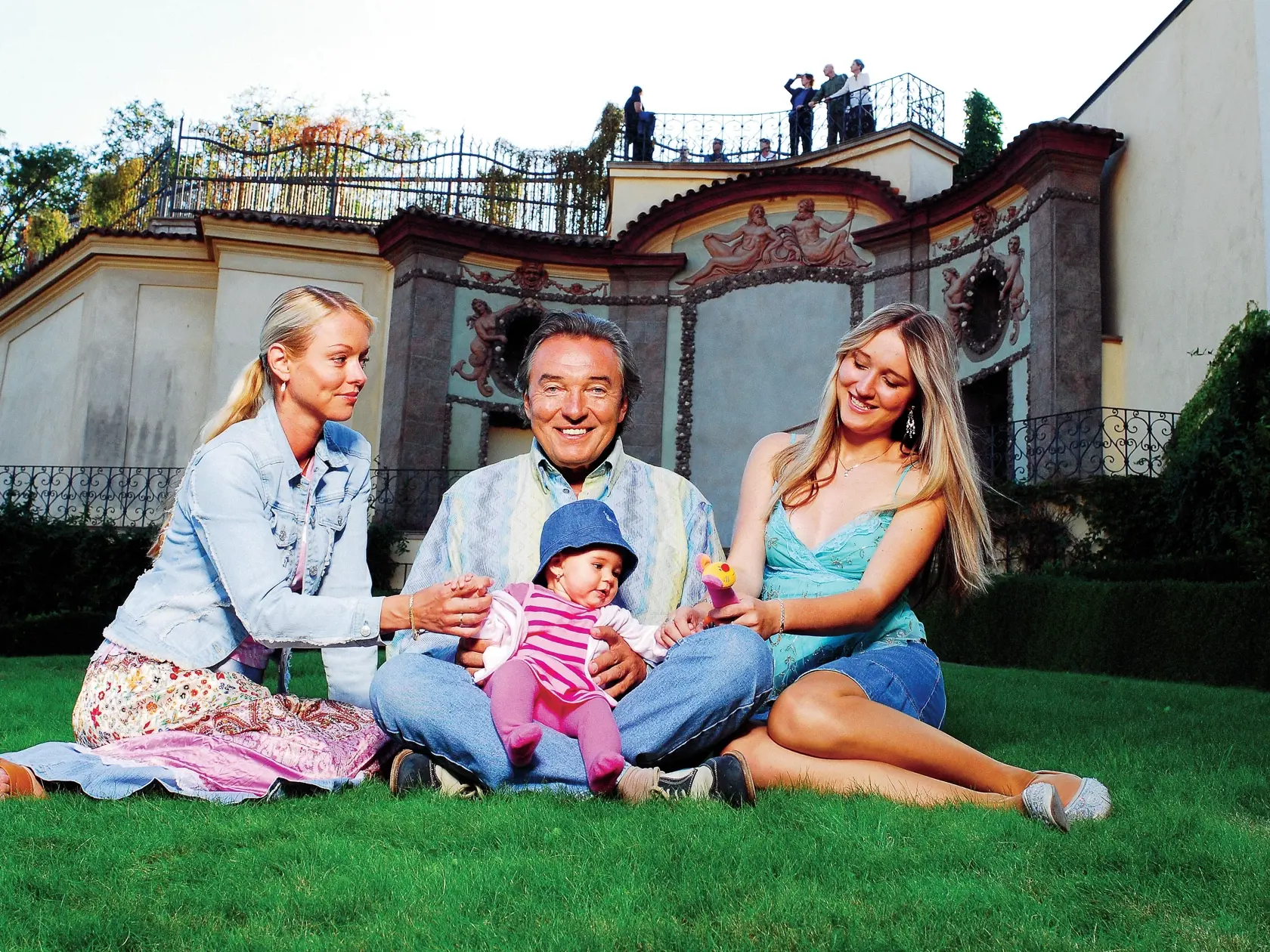 Karel Gott s dcérami.