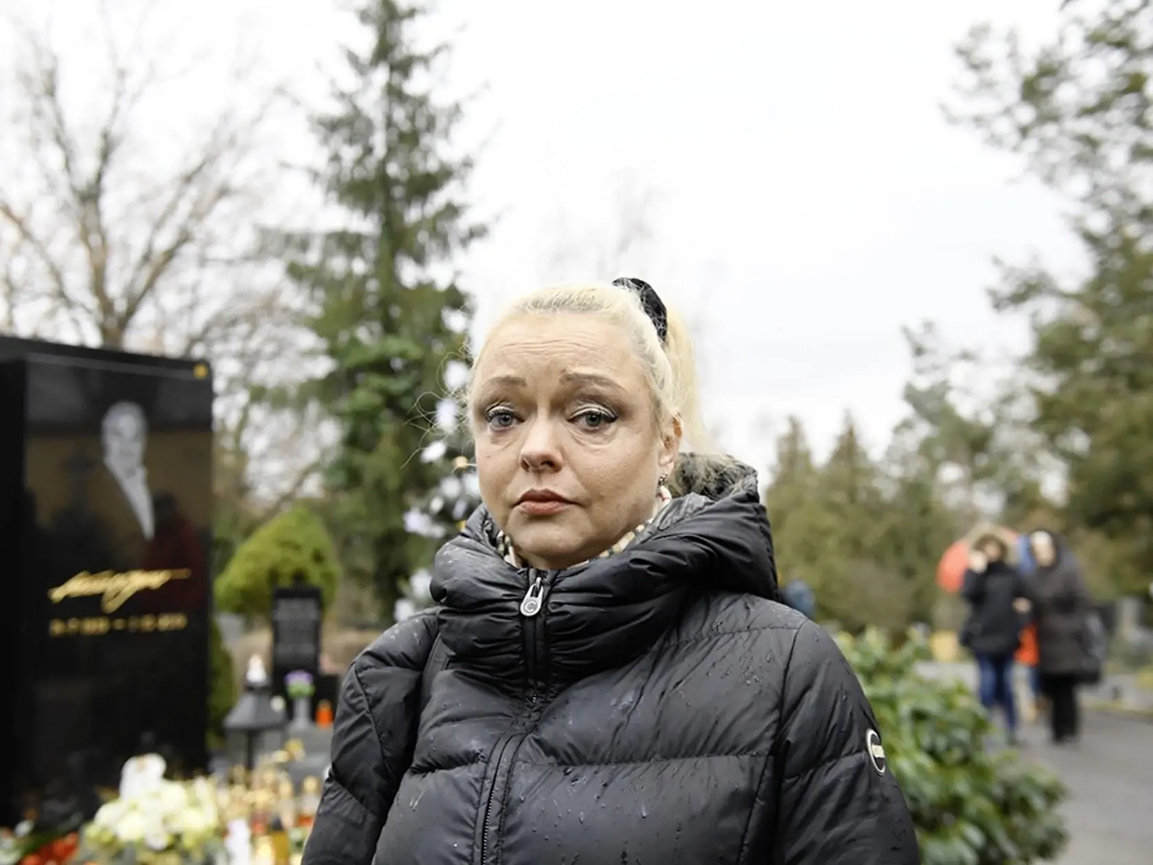 „Rada by som urobila oteckovi v nebi radosť a pokúsila sa dať dohromady znepriatelené strany našej rodiny,“ uviedla dcéra Dominika vo svojom vyhlásení.