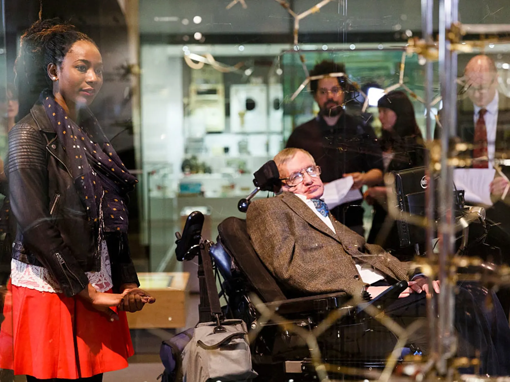Stephen Hawking na návšteve londýnskeho Múzea vedy. 