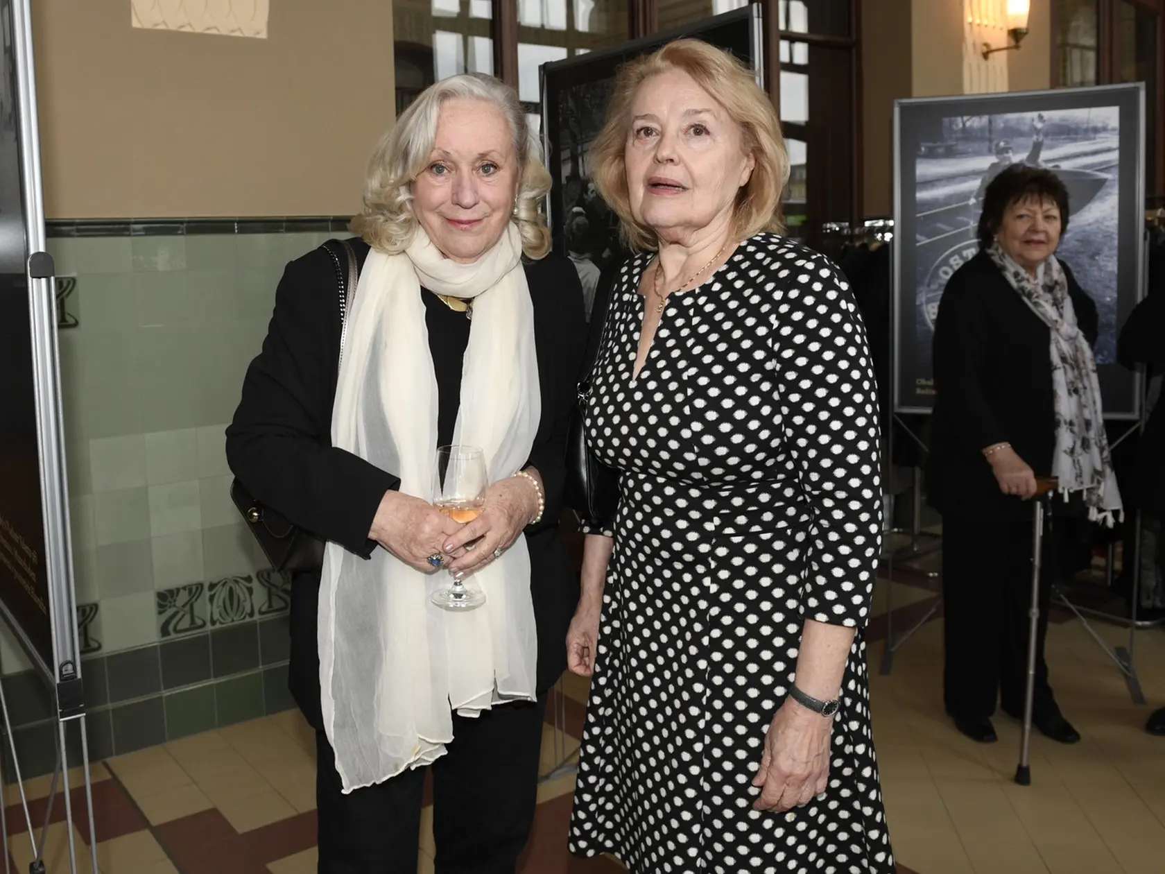 Na dražbe Nadačného fondu Jiŕího Menzela sa objavila aj Magda Vášáryová.