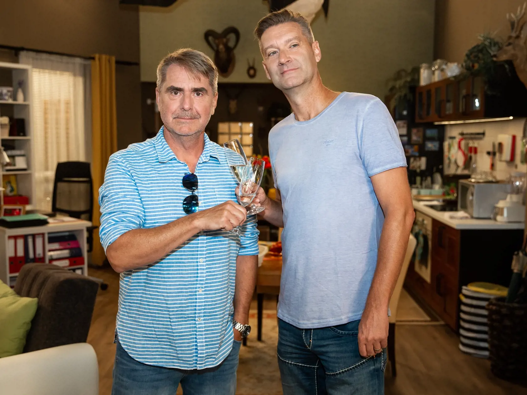 Oslava 15. rokov natáčania komediálneho seriálu "Susedia" v Bratislave. Na snímke Peter Marcin a Andrej Kraus. 