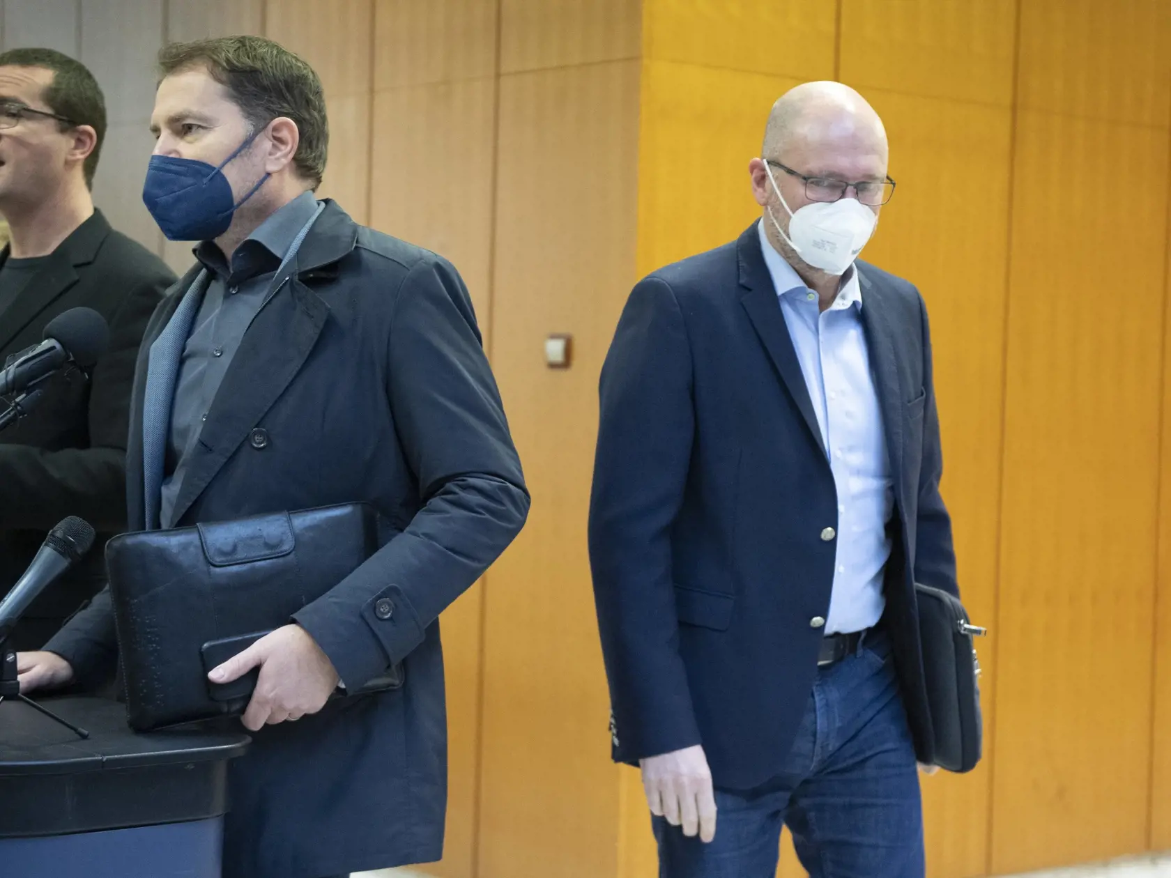 Podpredseda vlády a minister hospodárstva SR Richard Sulík a vľavo podpredseda vlády a minister financií SR Igor Matovič