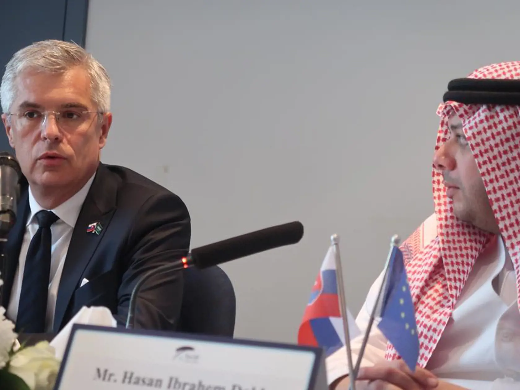Z úvodného prejavu pri otvorení Podnikateľského fóra v Džidde. V zostave slovenskej delegácie boli aj zástupcovia 22 slovenských podnikateľských subjektov, ktorí tu mali naplánované B2B rokovania so saudskoarabskými partnermi. Vľavo na snímke štátny tajomník Ministerstva zahraničných vecí a európskych záležitostí Ivan Korčok.