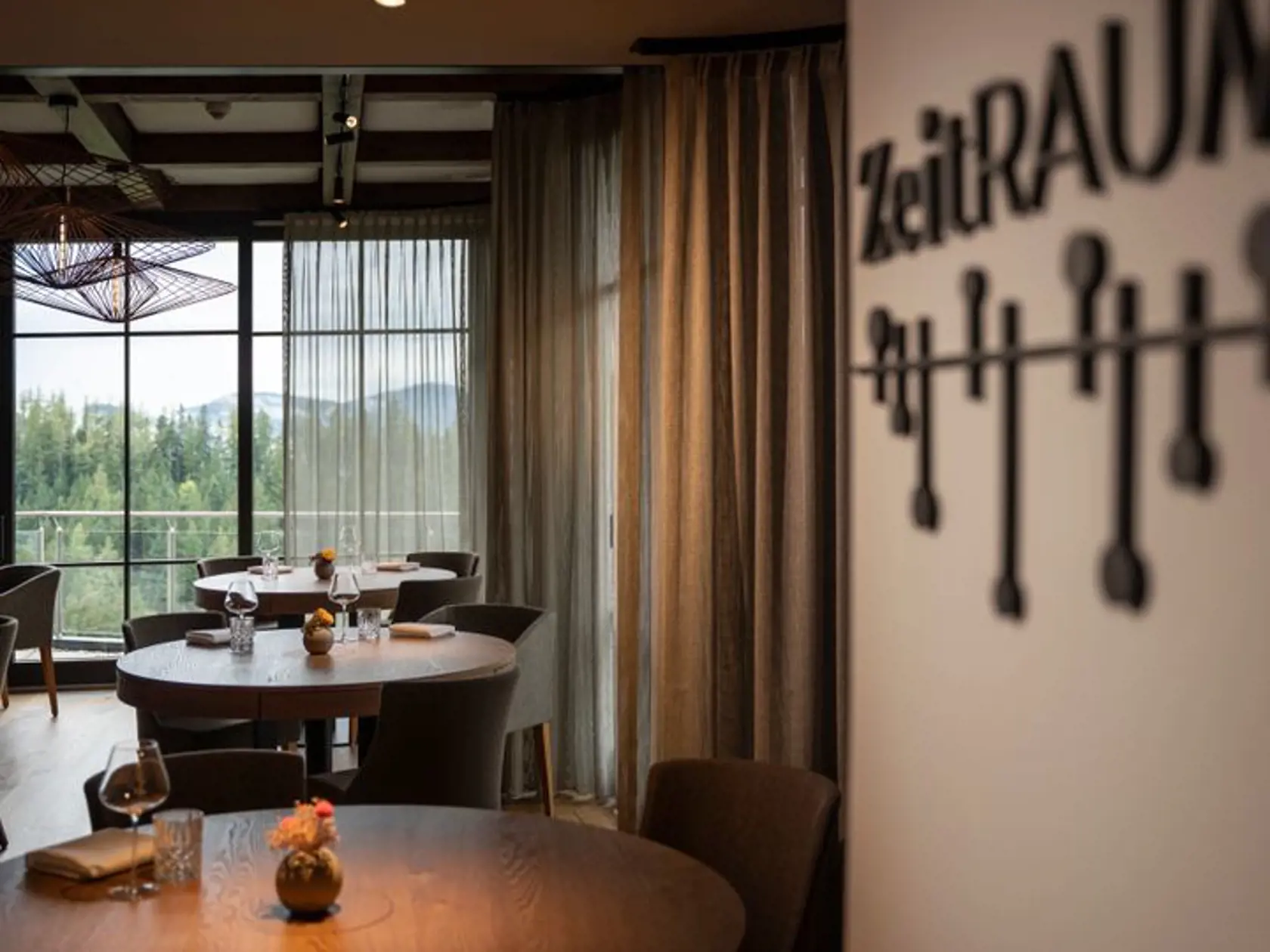 Romantický hotel „Der Wilde Eder“ miestni považujú za jednu z najvzrušujúcejších kulinárskych adries v kraji.