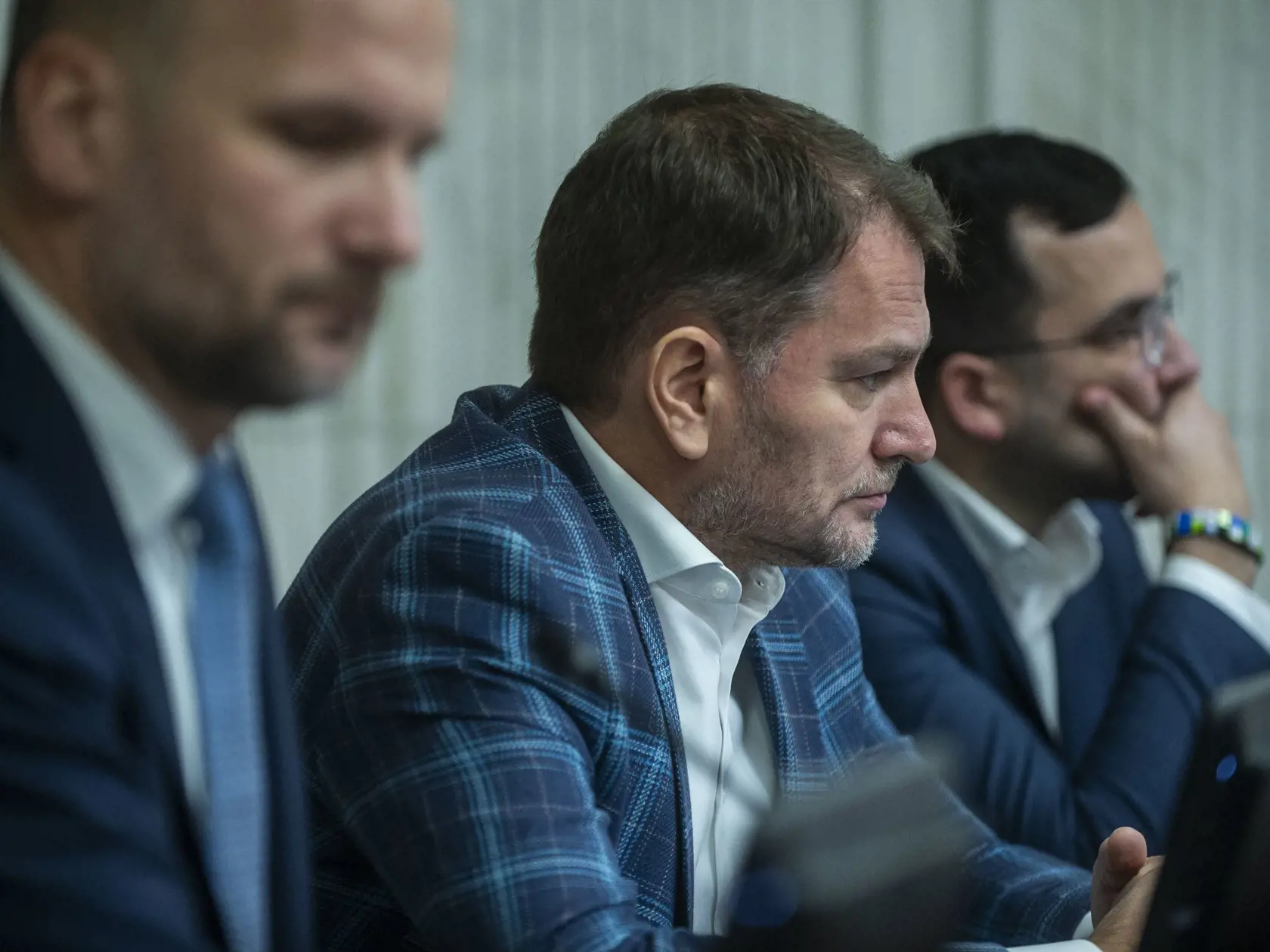 Na snímke poslanci Národnej rady SR, zľava Gábor Grendel, Igor Matovič a Július Jakab (všetci hnutie Slovensko) počas rokovania 6. schôdze parlamentu 8. januára 2024 v Bratislave. FOTO TASR - Jakub Kotian