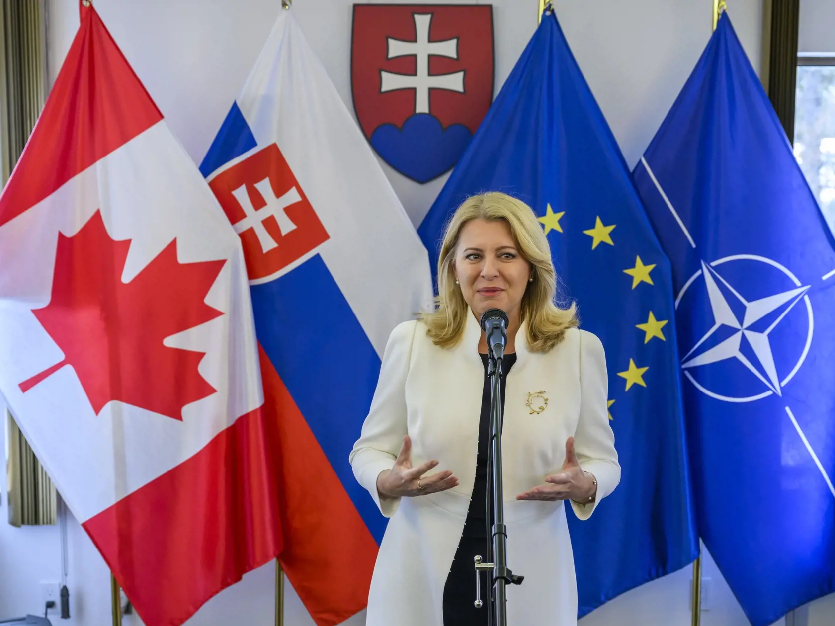 Prezidentka SR Zuzana Čaputová priletela na oficiálnu návštevu Kanady. Na snímke prezidentka SR Zuzana Čaputová počas stretnutia s krajskou komunitou za účasti členov Skupiny priateľstva parlamentu Kanady na Veľvyslanectve SR v Ottawe 30. januára 2024. FOTO TASR - Jaroslav Novák