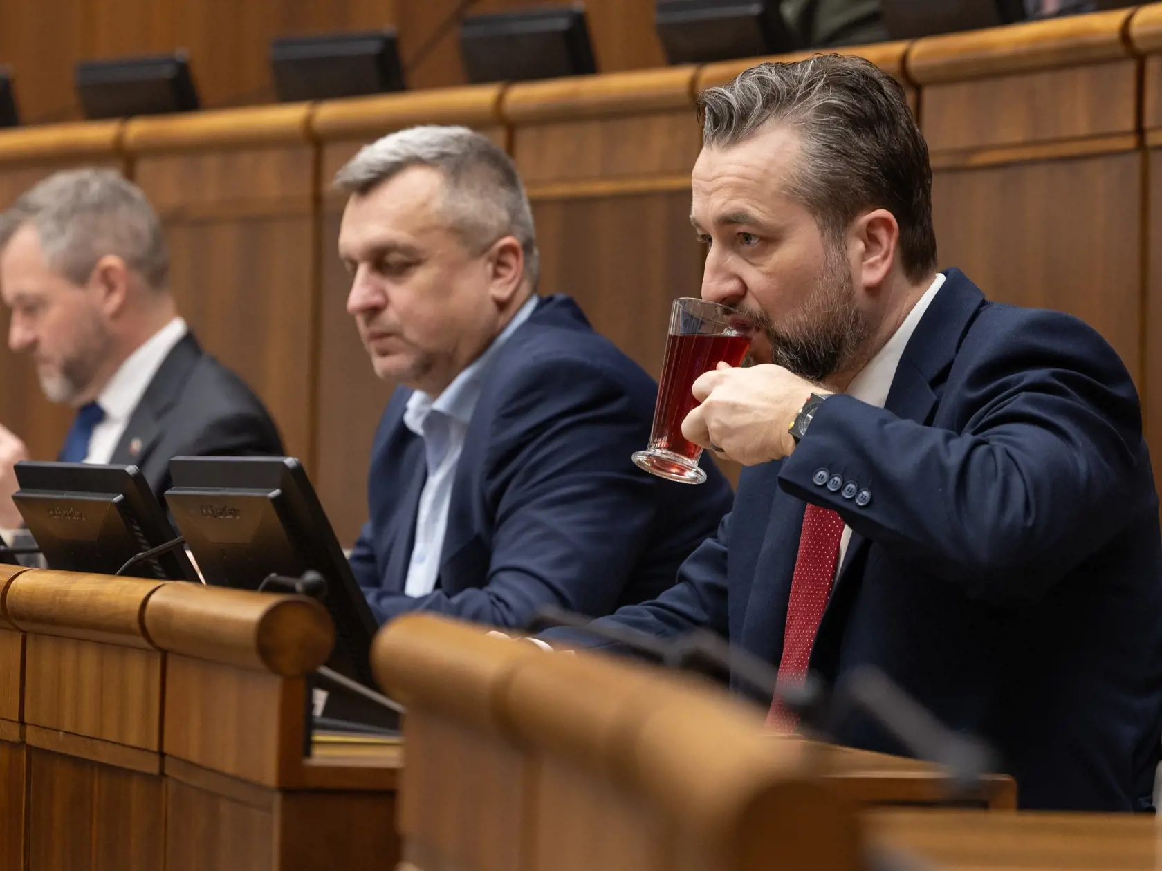 Poslanci Národnej rady Slovenskej republiky hlasovali o skrátenom legislatívnom konaní v prípade zmien Trestného zákona. Na snímke je Ľuboš Blaha.