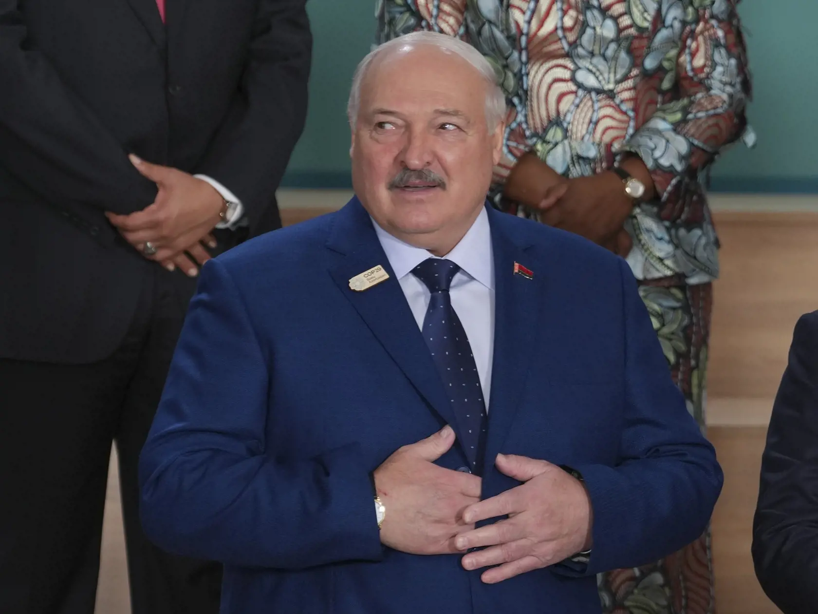 JB 12 Baku - Bieloruský prezident Aleksandr Lukašenko pred spoločným fotením lídrov na Klimatickej konferencii OSN COP 29 v Baku 12. novembra 2024. FOTO TASR/AP

Belarus President Aleksandr Lukashenko attends a group photo at the COP29 U.N. Climate Summit, Tuesday, Nov. 12, 2024, in Baku, Azerbaijan. (AP Photo/Peter Dejong)