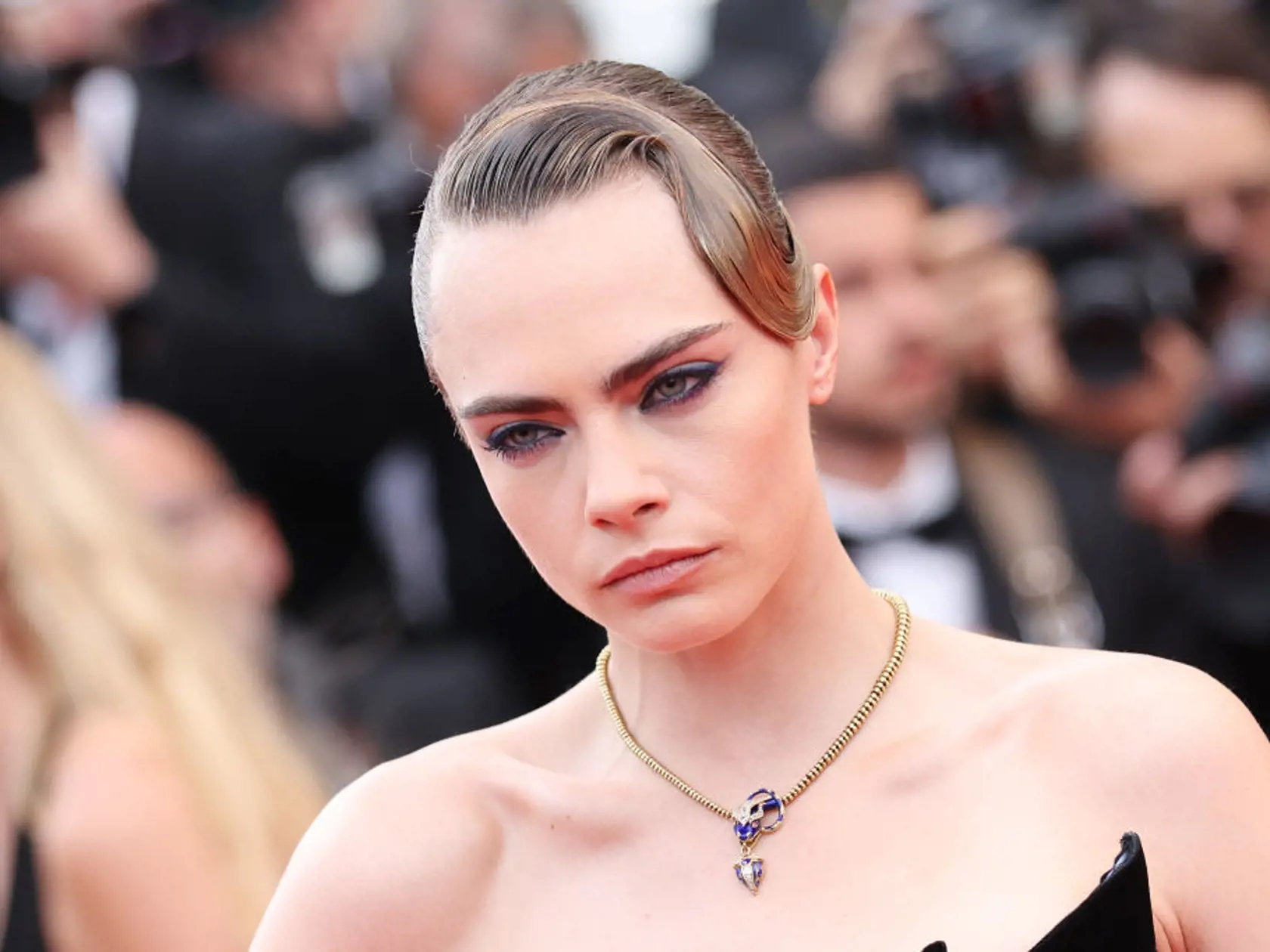 Modelka a herečka Cara Delevingne v máji 2022.