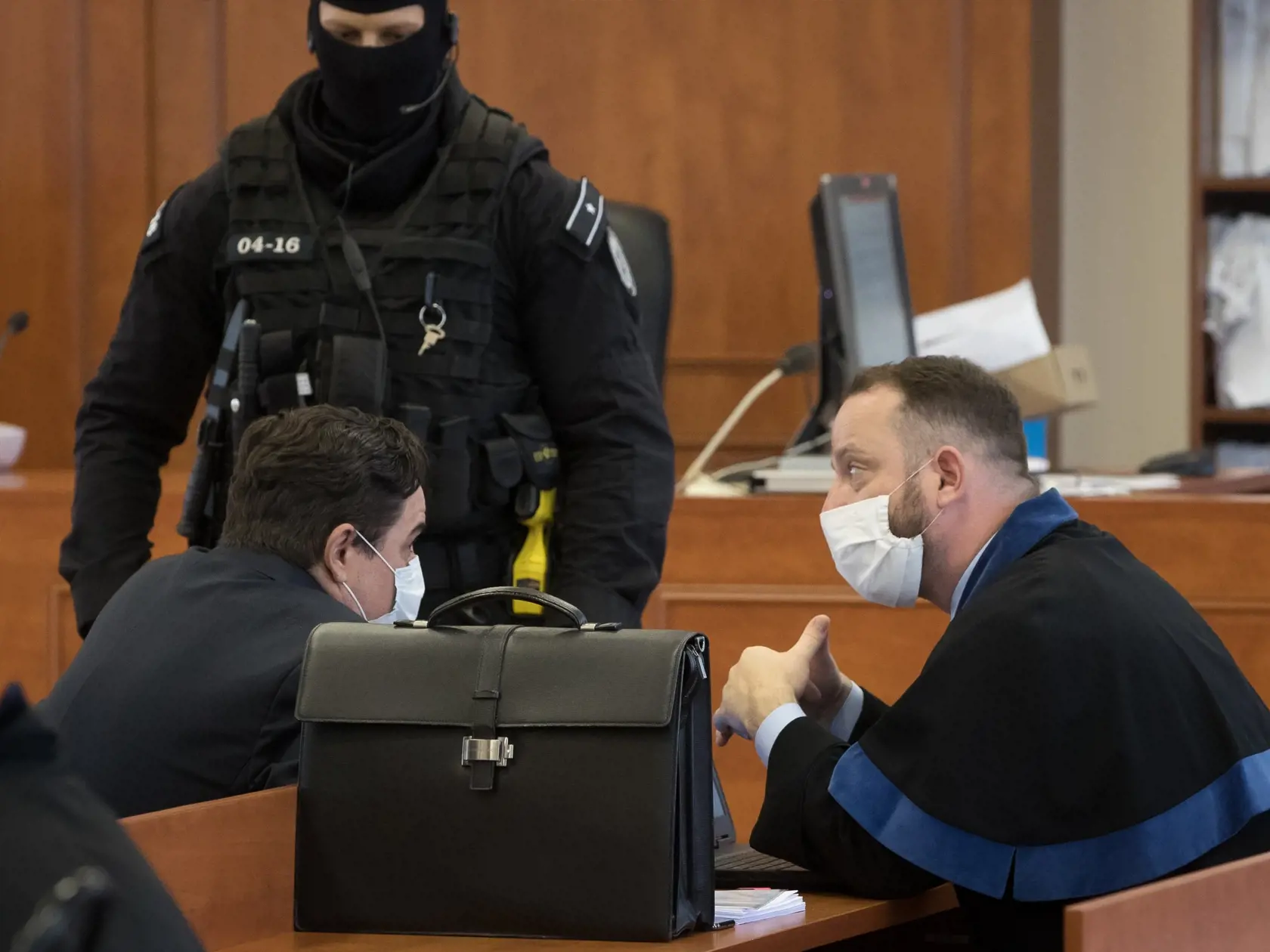 Pojednávanie na Špecializovanom trestnom súde v Pezinku vo veci vraždy novinára Jána Kuciaka a jeho snúbenice Martiny Kušnírovej z objednávky ktorej je obžalovaný Marián Kočner. Očakávaneho rozsudku sa zúčastnilo mnoho slovenských aj zahraničných médii. Na snímke je Marián Kočner so svojim obhájcom Markom Parom.