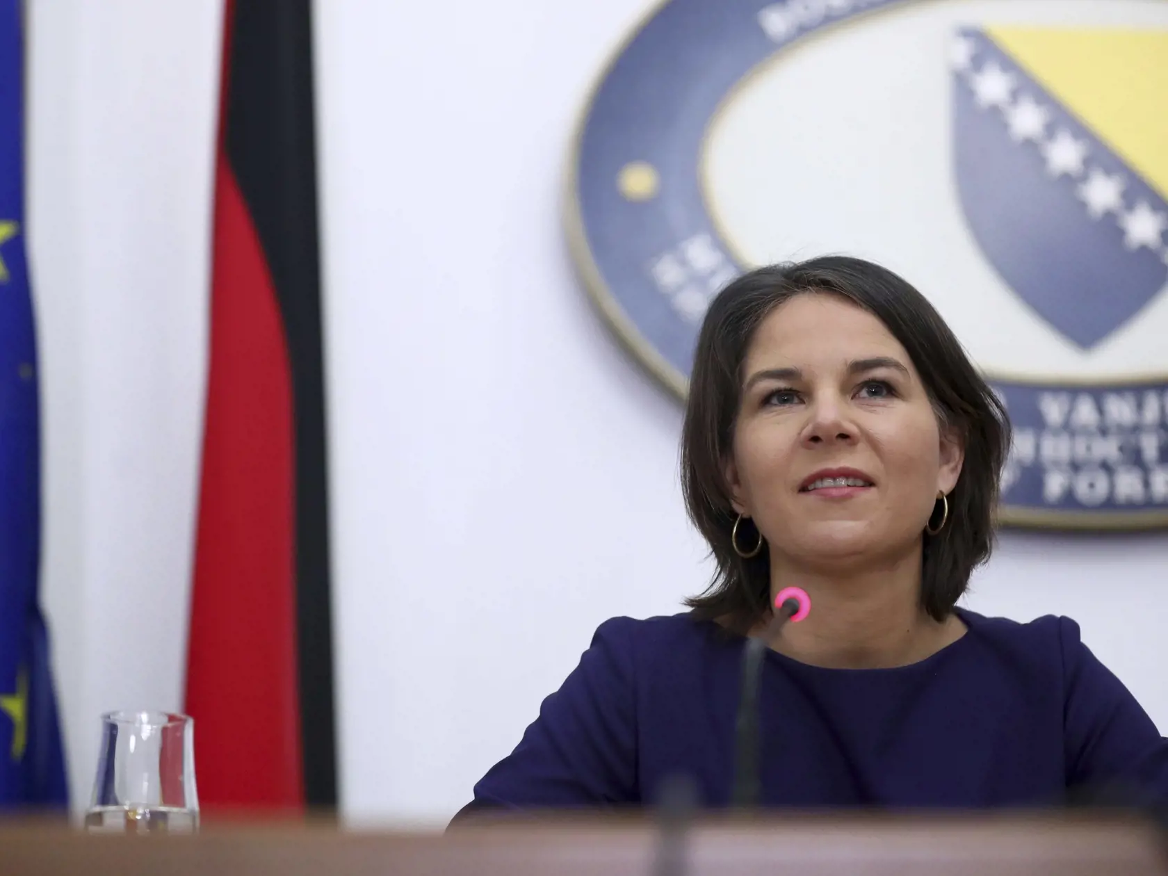 "(Putin) však očividne nepočúva môjho kancelára ani iných medzinárodných partnerov," dodala Baerbocková s tým, že ľudia z Putinovho blízkeho okruhu sa mu zrejme neodvážili povedať pravdu o vývoji bojov na Ukrajine a najmä o tom, že jeho jednotky nie sú ani zďaleka také úspešné.