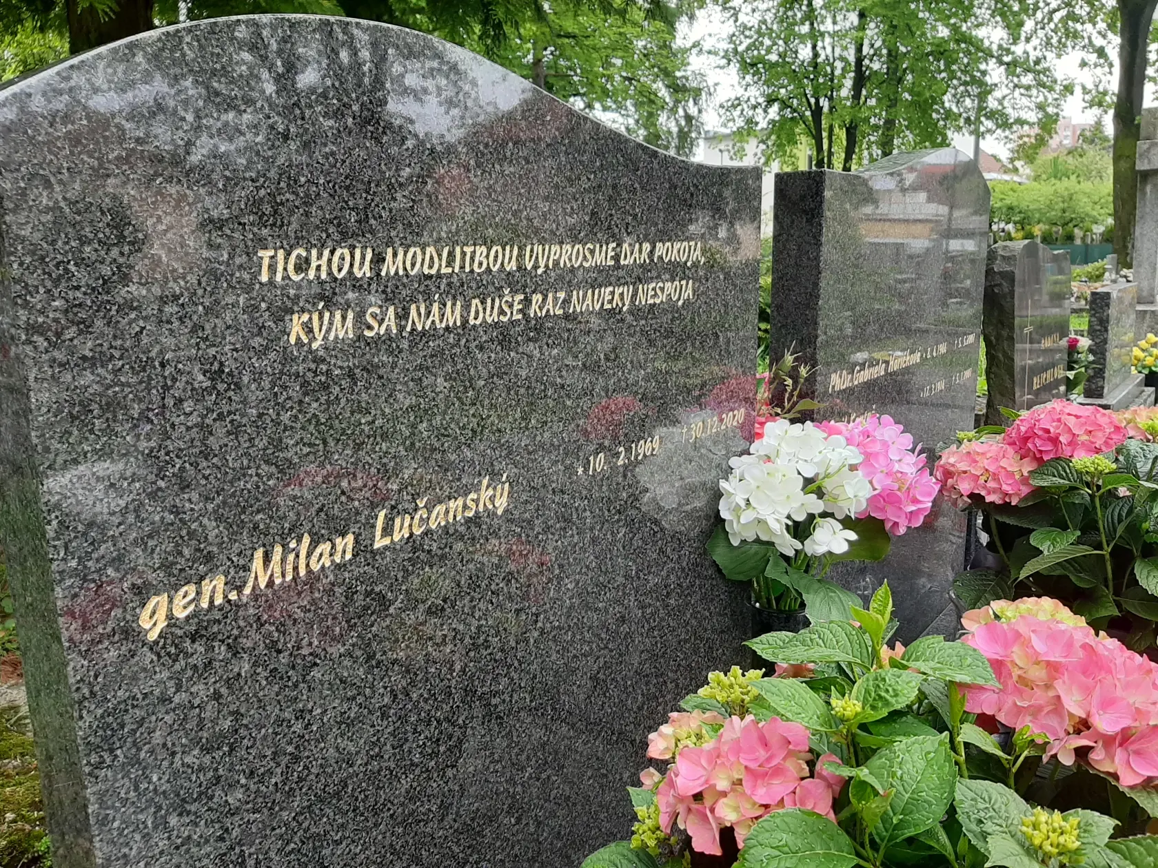 Hrob generála Milana Lučanského v Martine