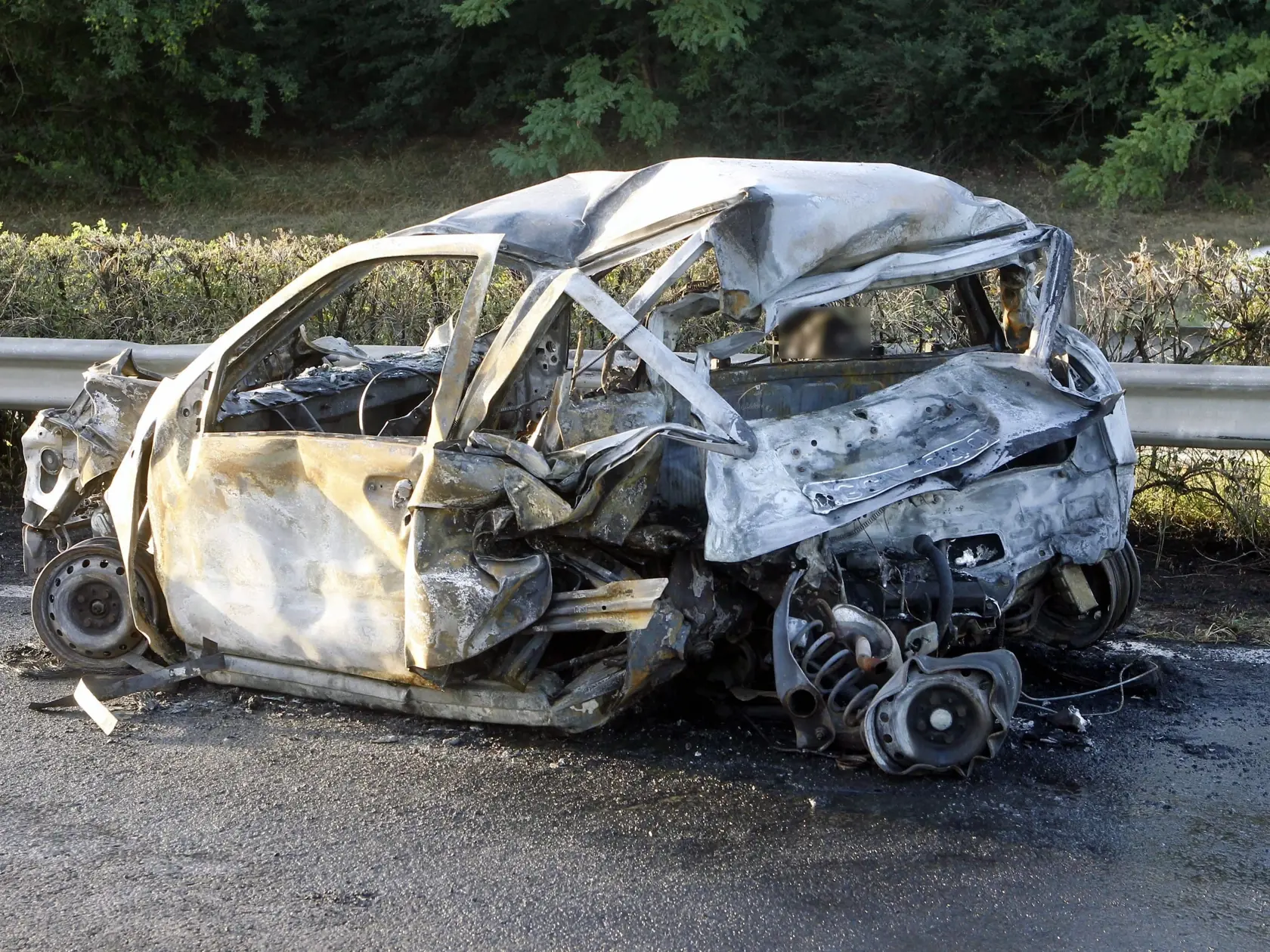 Rozdiel: Rezešovej BMW zostalo takmer celé, o Punte sa to povedať nedá. Zahynuli v ňom štyria ľudia.