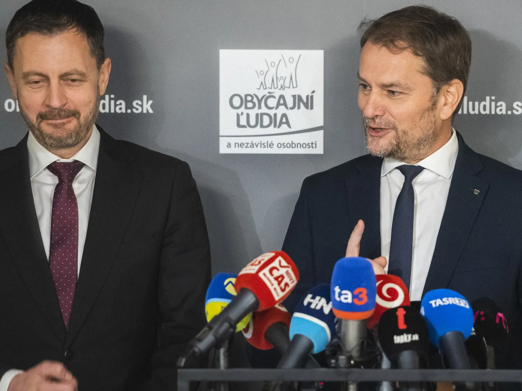 Tlačová konferencia predstaviteľov hnutia Obyčajní ľudia a nezávislé osobnosti (OĽANO) v Bratislave 15. decembra 2022. Na snímke vpravo minister financií SR Igor Matovič, vľavo premiér SR Eduard Heger. FOTO TASR - Jaroslav Novák
