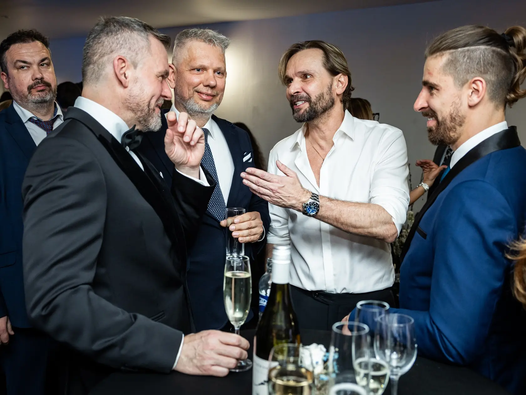 Premiéra moderného baletu v predstavení pod názvom “Zvonár u Matky Božej” v Bratislave. Na snímke Peter Pellegrini, Ján Ďurovčík a Peter Sagan.