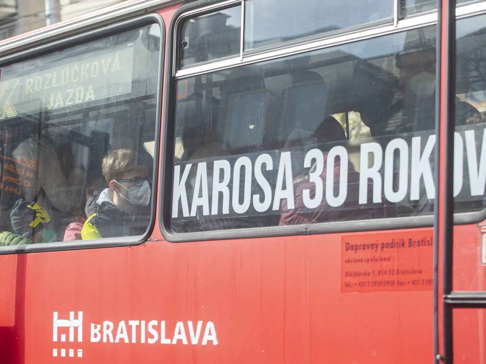 Na snímke rozlúčková jazda vozidiel Karosa, ktoré desaťročia brázdili ulice, 2. apríla 2022 v Bratislave.