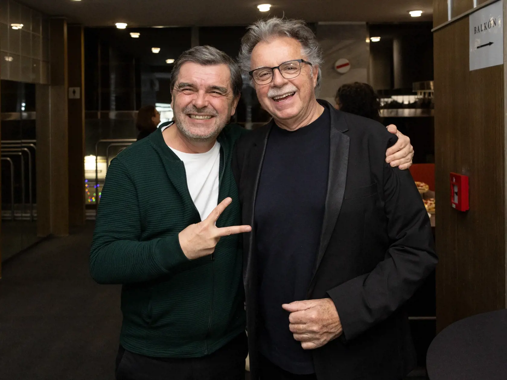 Cyrano z predmestia. Derniéra legendárneho slovenského muzikálu v bratislavskom divadle Nová scéna. Na snímke je Peter Kočíš a Pavol Hammel.