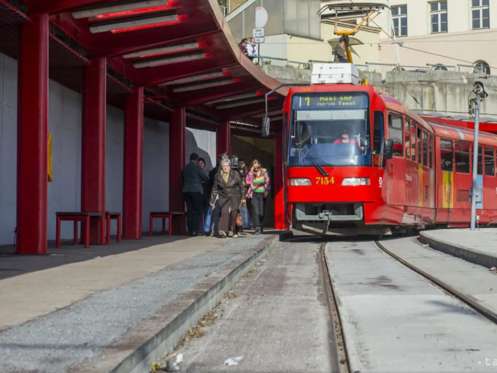 Zástavka električky.