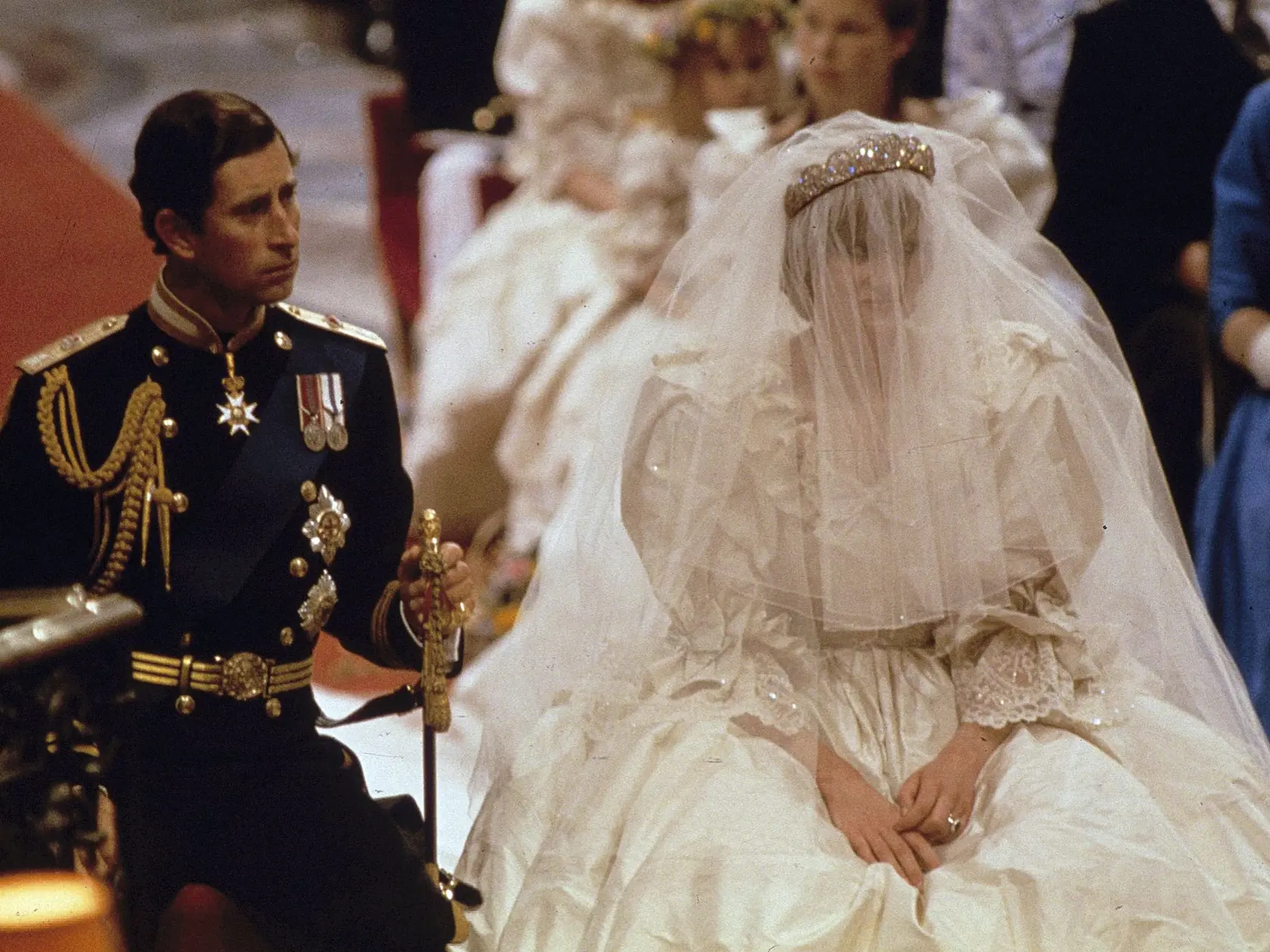 Princ Charles povedal áno princeznej Diane 29. júla 1981 v londýnskej Katedrále sv. Paula. Ich svadbu pozeralo po celom svete vyše 750 miliónov divákov. Už v tom čase však Diana vedela, že ich svaba je omyl.