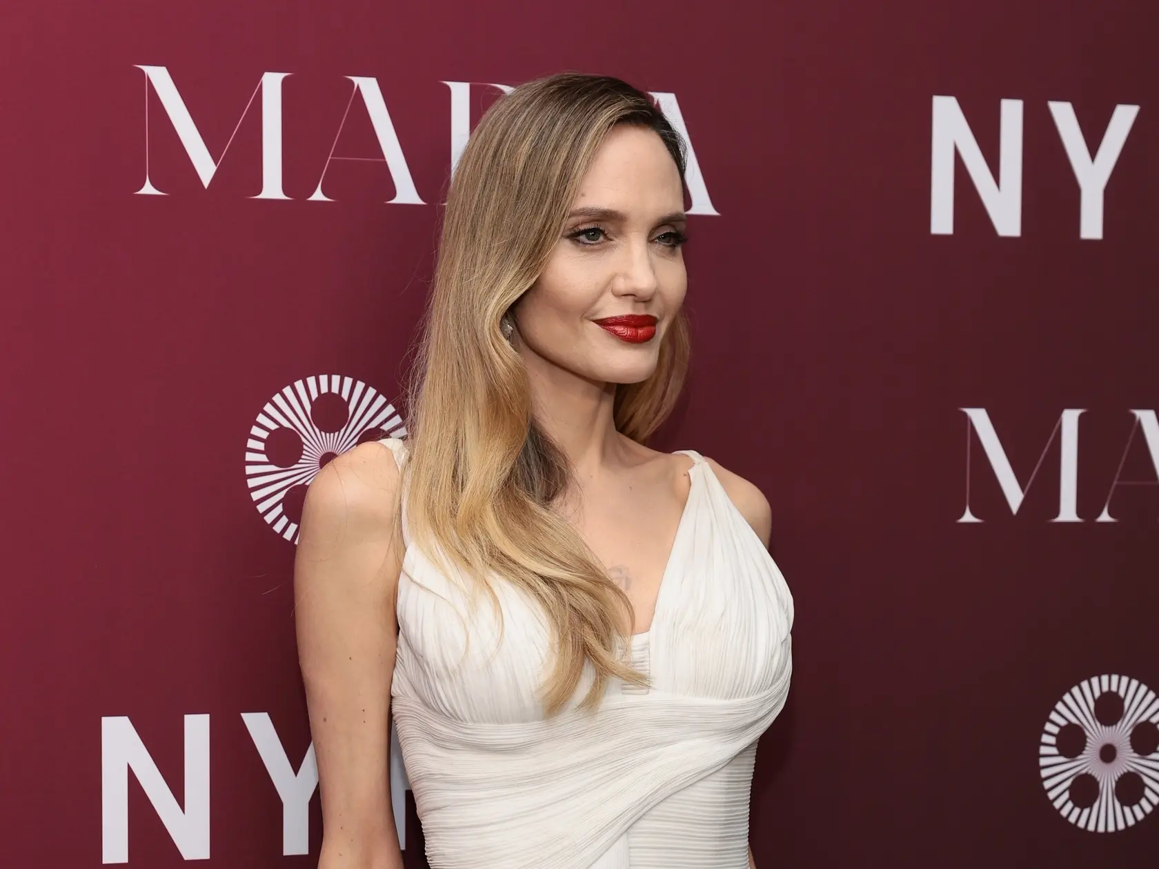 Krásna Angelina Jolie si prechádza veľkou životnou zmenou. Herečka sa totiž musela zmieriť s tým, že jeden z jej synov sa rozhodol odsťahovať z domu.