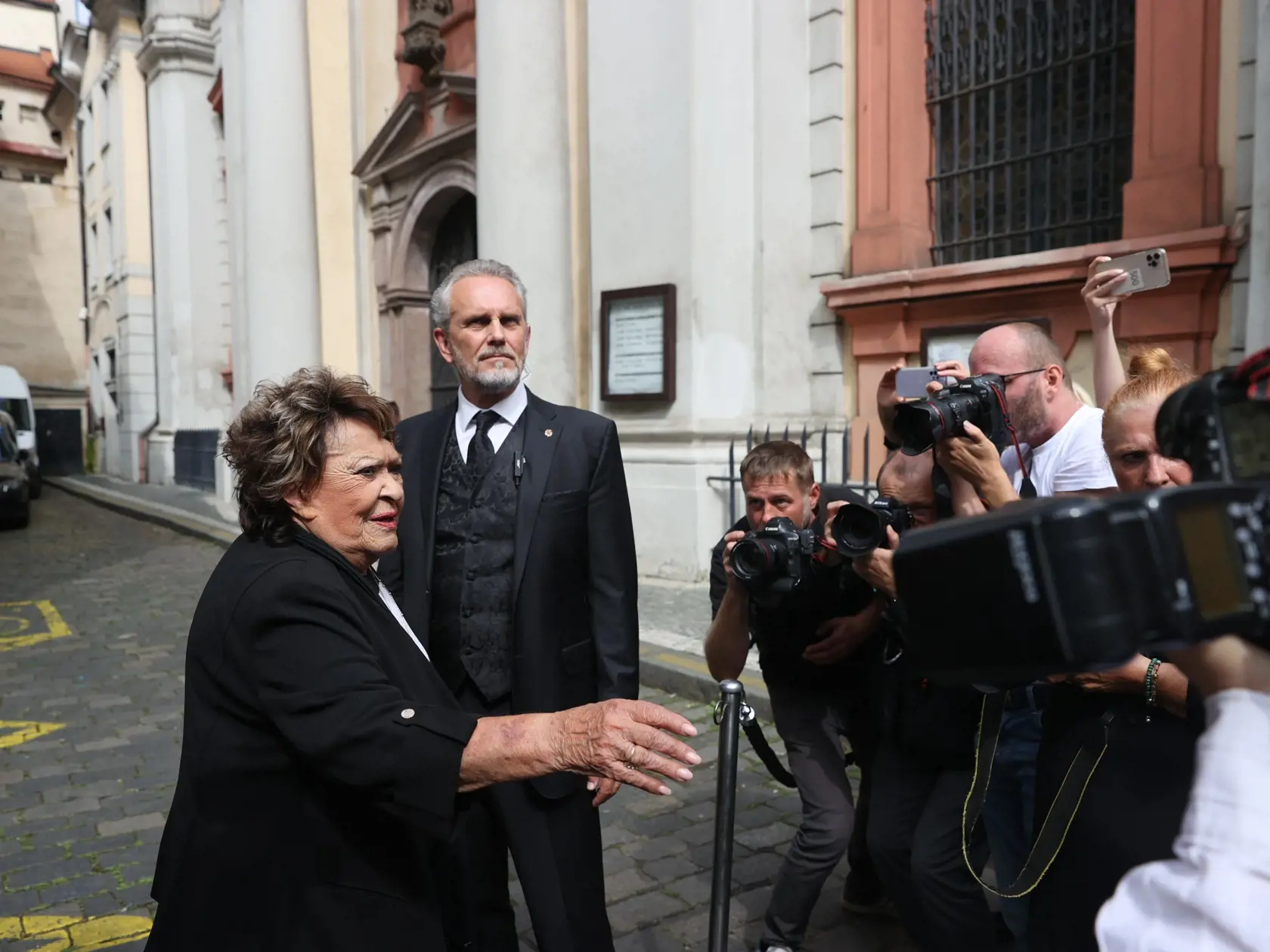 Jiřina Bohdalová prišla medzi poslednými.