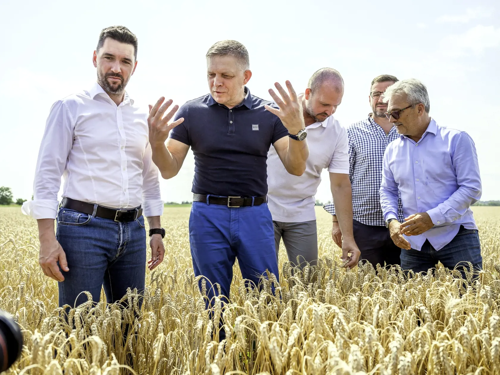 Fico s Takáčom na kontrole tohtoročnej žatvy v Slovenskej Novej Vsi.