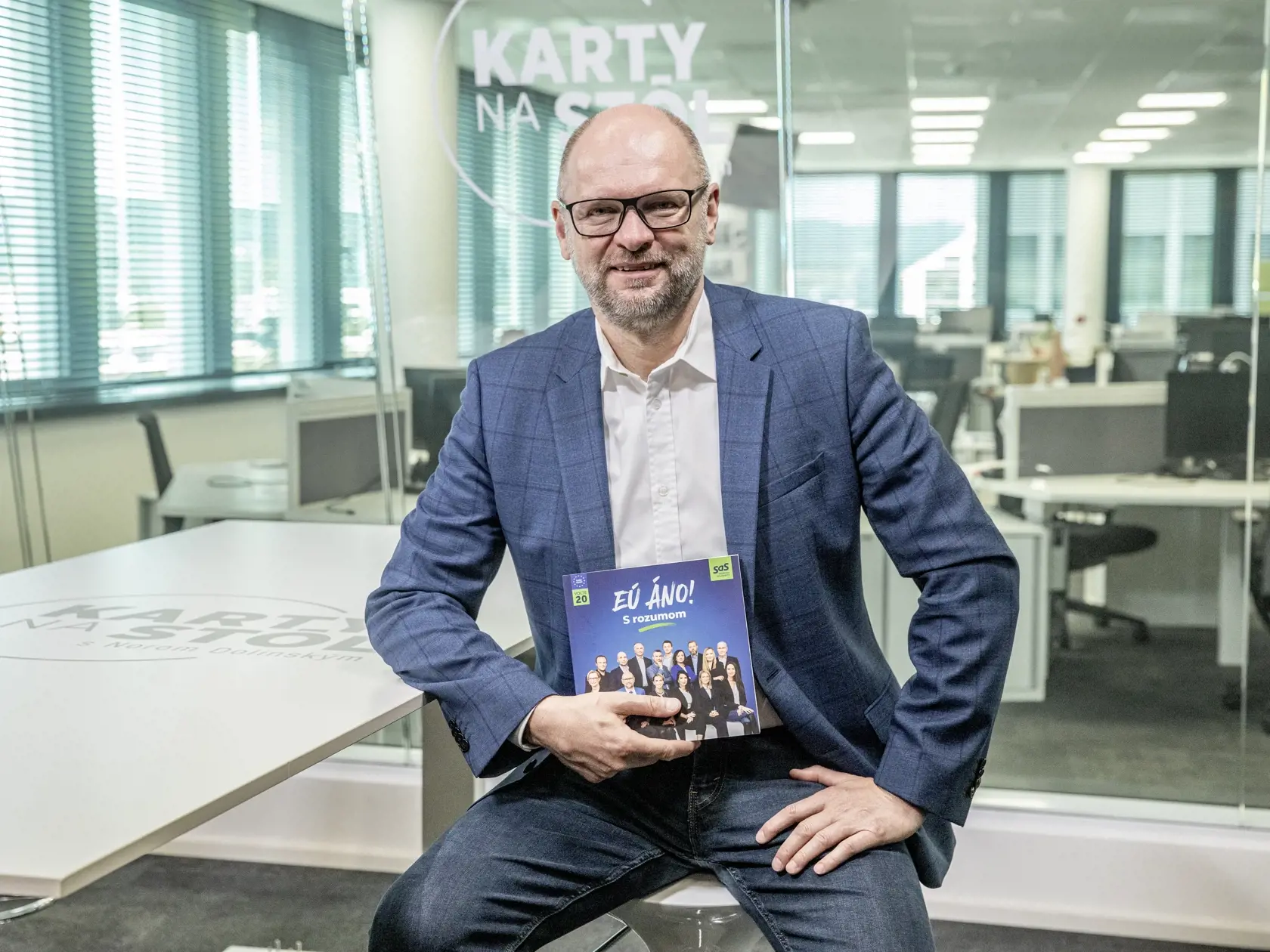 Na snímke je diskusná relácia “Karty na stôl”, ktorej hosťom bol bývalý minister hospodárstva Slovenskej republiky Richard Sulík a predseda strany SaS.
