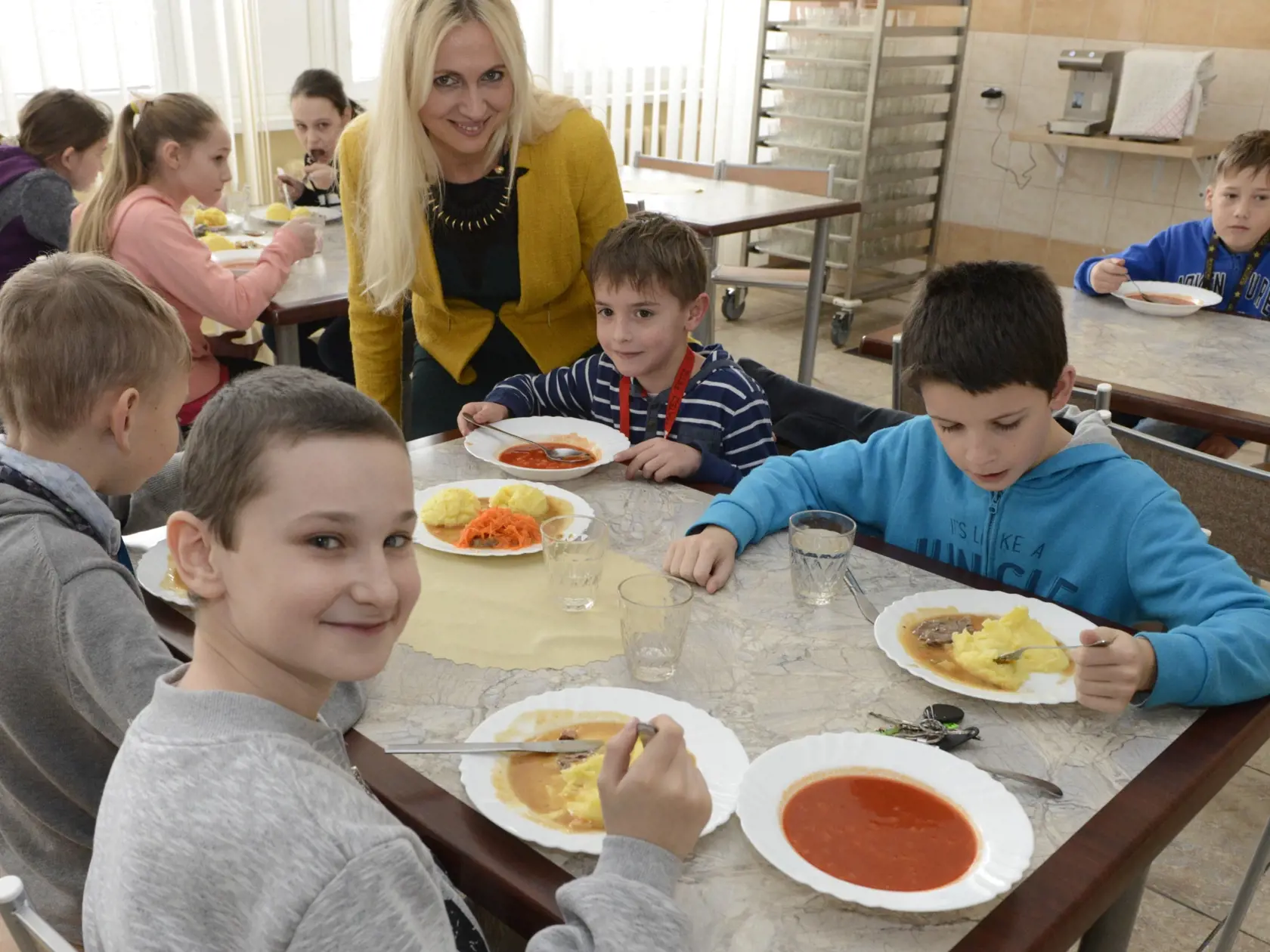 Školské obedy od nového roka stúpnu, v niektorých mestách aj o 50 percent.