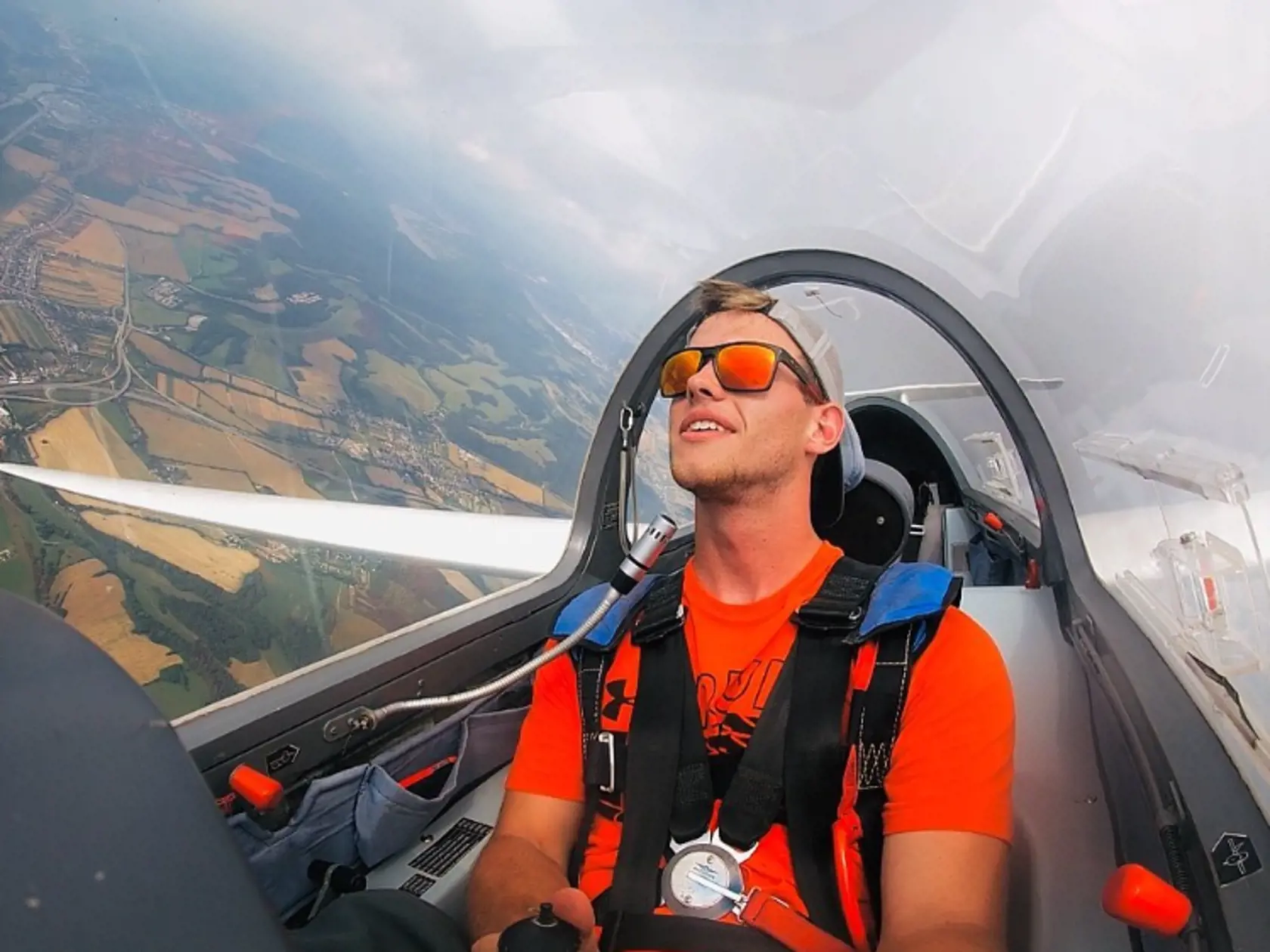 Pilot Martin Voštinár (22): "Týmto by som aj rád motivoval mladých ale aj dospelých ľudí so snami, aby si za nimi išli a keď vytrvajú tak je otázka času kedy sa to podarí. A som toho živým príkladom."