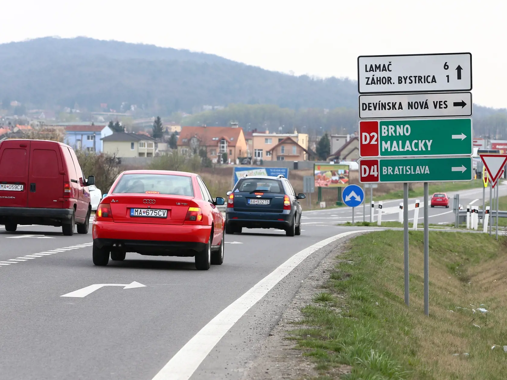 Regióny: Spoplatnený diaľničný obchvat. Časť diaľnice D2, Krematórium - Bory (Stupava) nespadá do bezplatného úseku bratislavského obchvatu. Občianska iniciatíva žiada o zmenu, ktorá by odbremenila mestskú časť Záhorská Bystrica od rannej dopravnej špičky.
