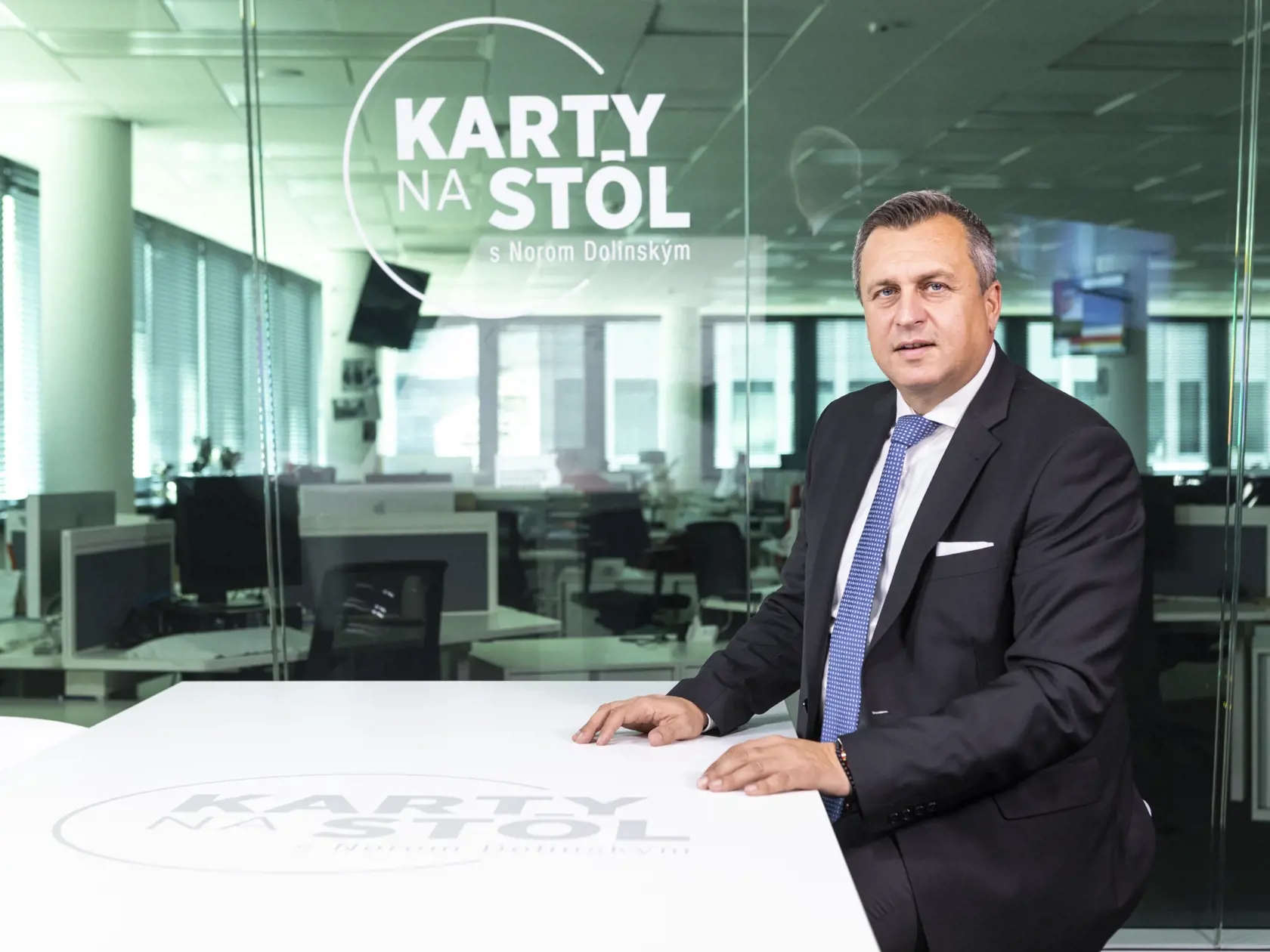 "Páni sa zabávajú a firmy krachujú. Takúto fotku dnes zavesil na svoj facebook predseda vlády Heger. Premiér miesto toho, aby zvolal bezodkladne rokovanie vlády k vyriešeniu problematiky s vysokými cenami elektriny, si zavesí status ako malý chlapec. Už dávno mali byť vyriešené vzťahy štátu a distribučných spoločností. Ľudia nemali dostávať faktúry s vysokými cenami energií. Tieto faktúry sú likvidačné," napísal Andrej Danko.