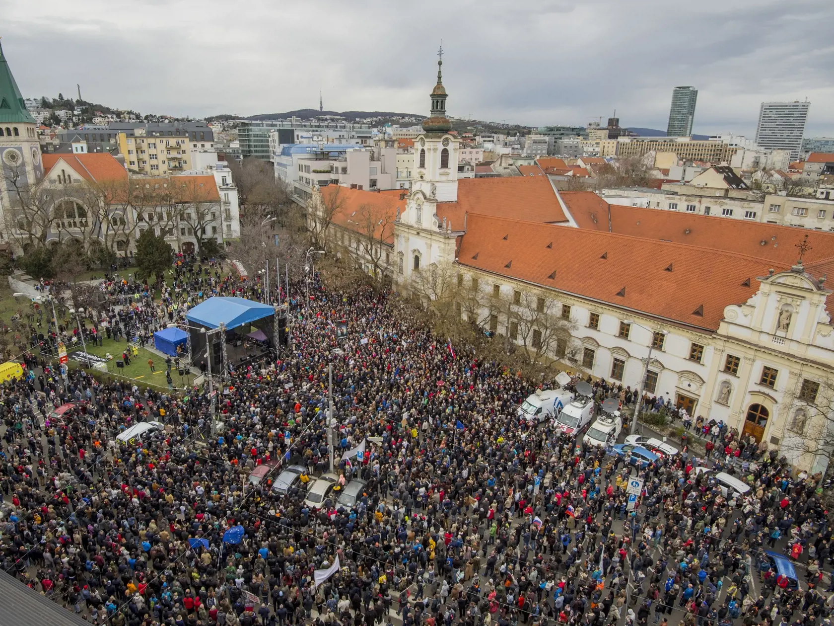 Na snímke protestné zhromaždenie Za slušné Slovensko na Námestí SNP v Bratislave 5. apríla 2018. FOTO TASR – Michal Svítok 