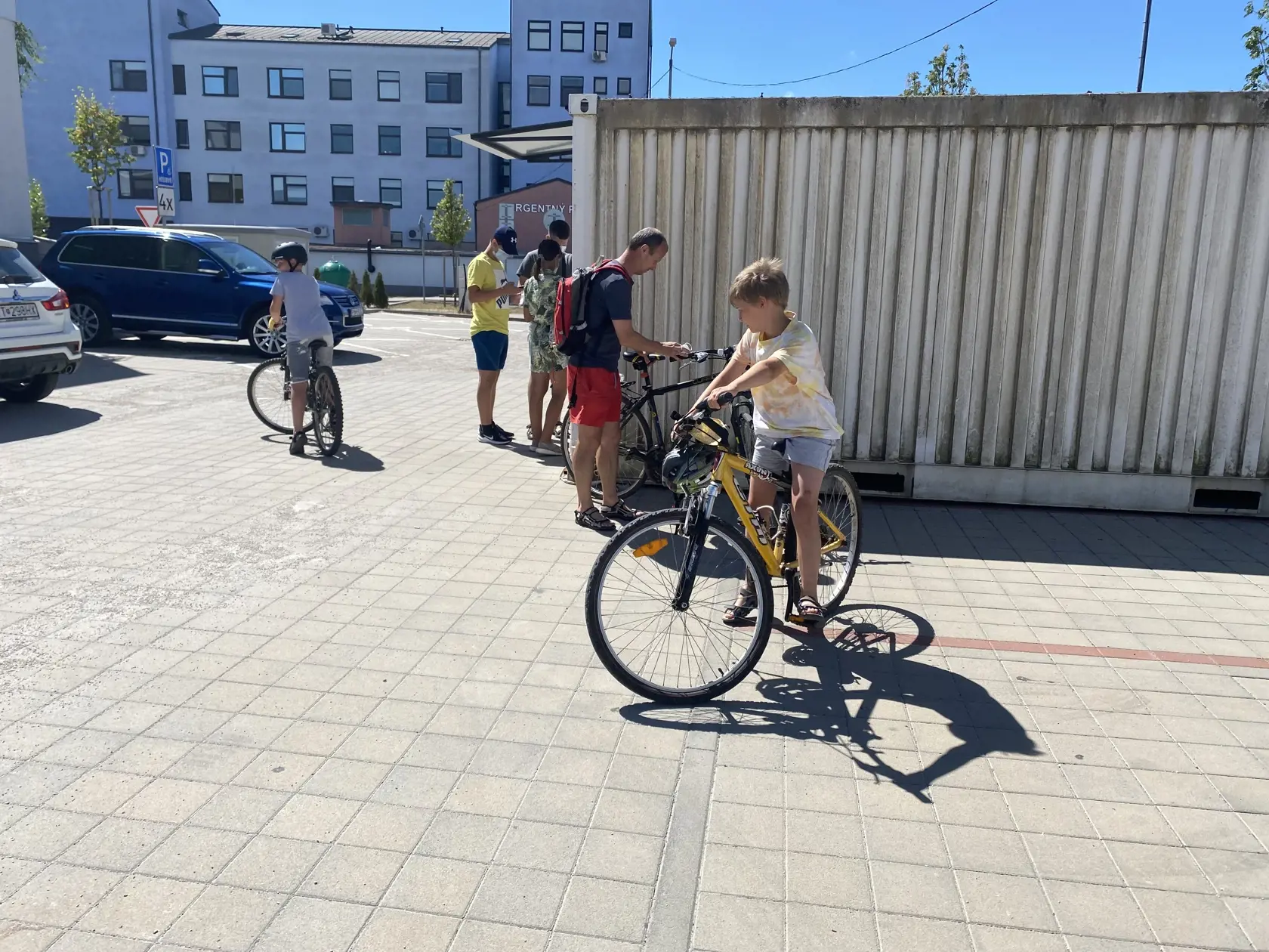 „Organizátor nám oznámil, že deti potrebujú na vstup do tábora test a že v mieste bydliska sa majú otestovať, tak sme prišli,“ povedal Bohuš (59), ktorý prišiel dať otestovať svojich troch synov.