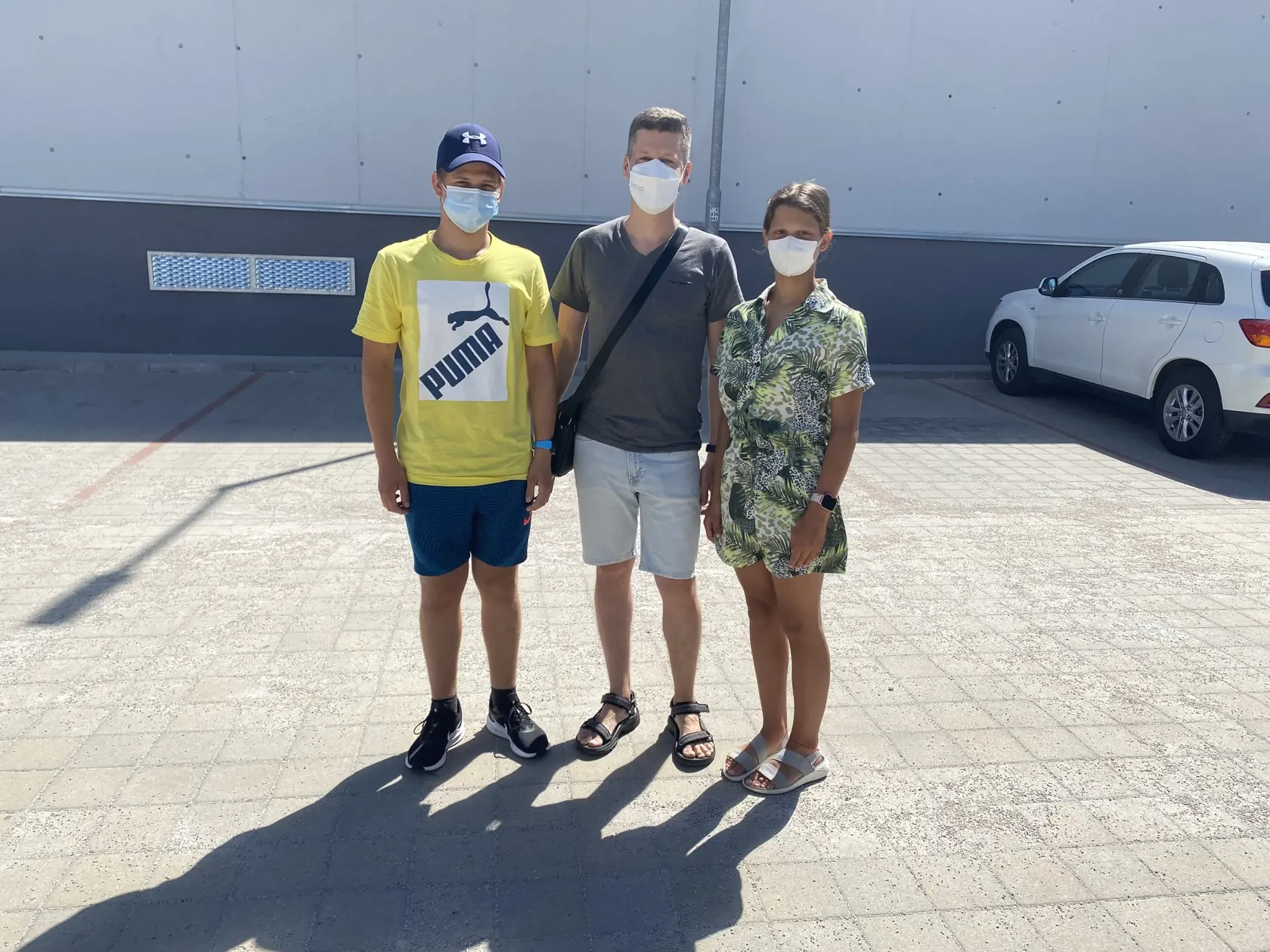 „Deti to potrebovali pred táborom, prihlásili sme sa cez internet a mali sme to zadarmo,“ povedal nám Peter (42), ktorý prišiel otestovať syna Tomáša (14) a dcéru Lenku (12).