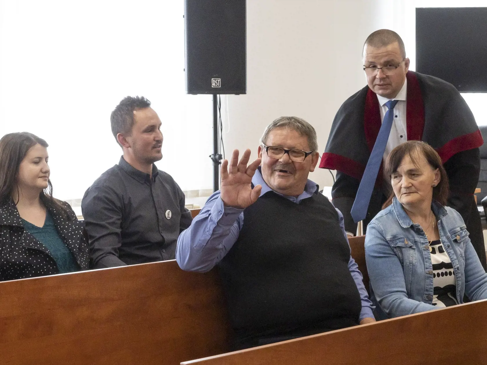 Rozsudok Špecializovaného trestného súdu v Pezinku vo veci objednávky vraždy investigatívneho novinára Jána Kuciaka a jeho snúbenice Martiny Kušnírovej, ako aj objednávky vraždy prokurátorov Lipšica, Šufliarskeho a Žilinku. Na snímke sú rodičia zavraždeného novinára, Jozef Kuciak a Jana Kuciaková