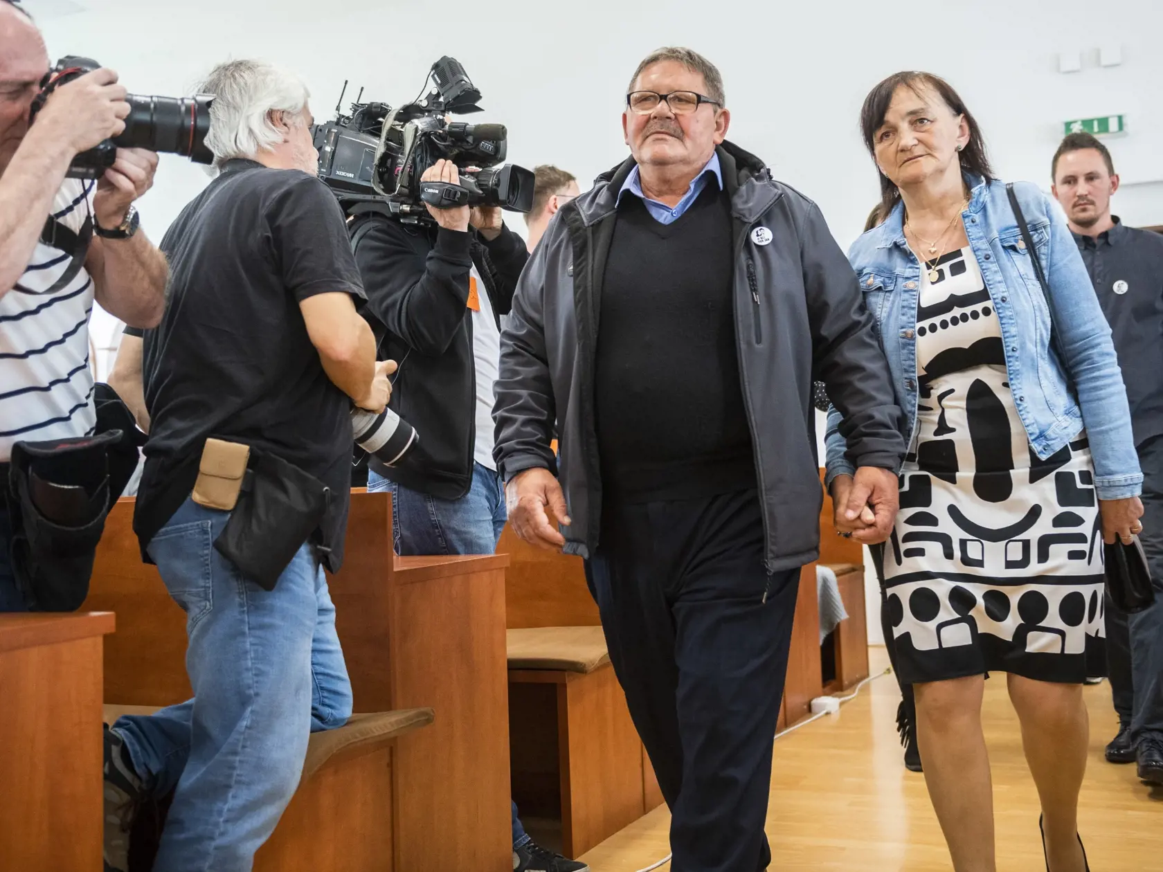 Na snímke zľava Jozef Kuciak a Jana Kuciaková, rodičia zavraždeného Jána Kuciak počas pojednávnia o vynesení rozsudku v prípade vraždy novinára Jána Kuciaka a jeho snúbenice Martiny Kušnírovej a v kauze prípravy vrážd prokurátorov na Špecializovanom trestnom súde (ŠTS) v Pezinku v piatok 19. mája 2023. FOTO TASR - Jaroslav Novák
