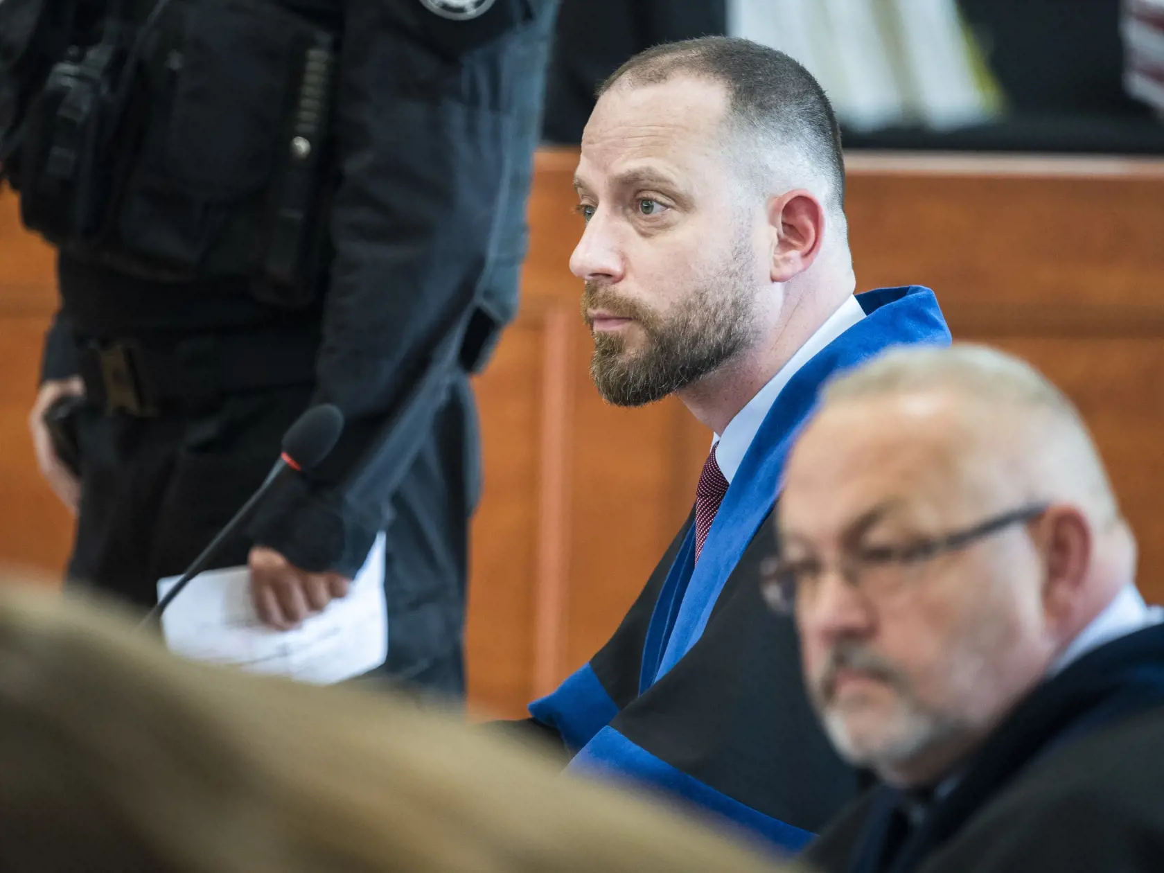 Na snímke zľava obhajca Mariana K. Marek Para a advokát Aleny Zs. Štefan Neszméry počas pojednávnia o vynesení rozsudku v prípade vraždy novinára Jána Kuciaka a jeho snúbenice Martiny Kušnírovej a v kauze prípravy vrážd prokurátorov na Špecializovanom trestnom súde (ŠTS) v Pezinku v piatok 19. mája 2023. FOTO TASR - Jaroslav Novák