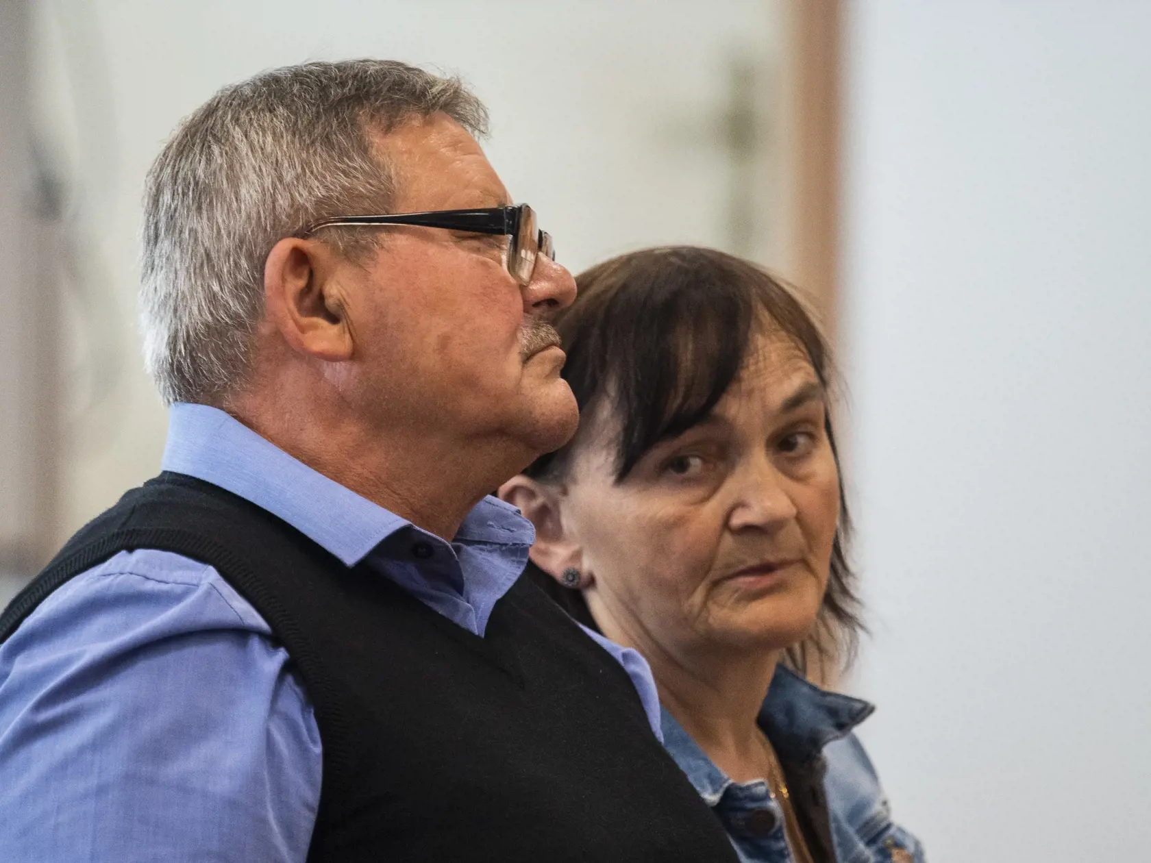 Na snímke Jozef Kuciak a Jana Kuciaková, rodičia zavraždeného Jána Kuciak počas pojednávnia o vynesení rozsudku v prípade vraždy novinára Jána Kuciaka a jeho snúbenice Martiny Kušnírovej a v kauze prípravy vrážd prokurátorov na Špecializovanom trestnom súde (ŠTS) v Pezinku v piatok 19. mája 2023. FOTO TASR - Jaroslav Novák