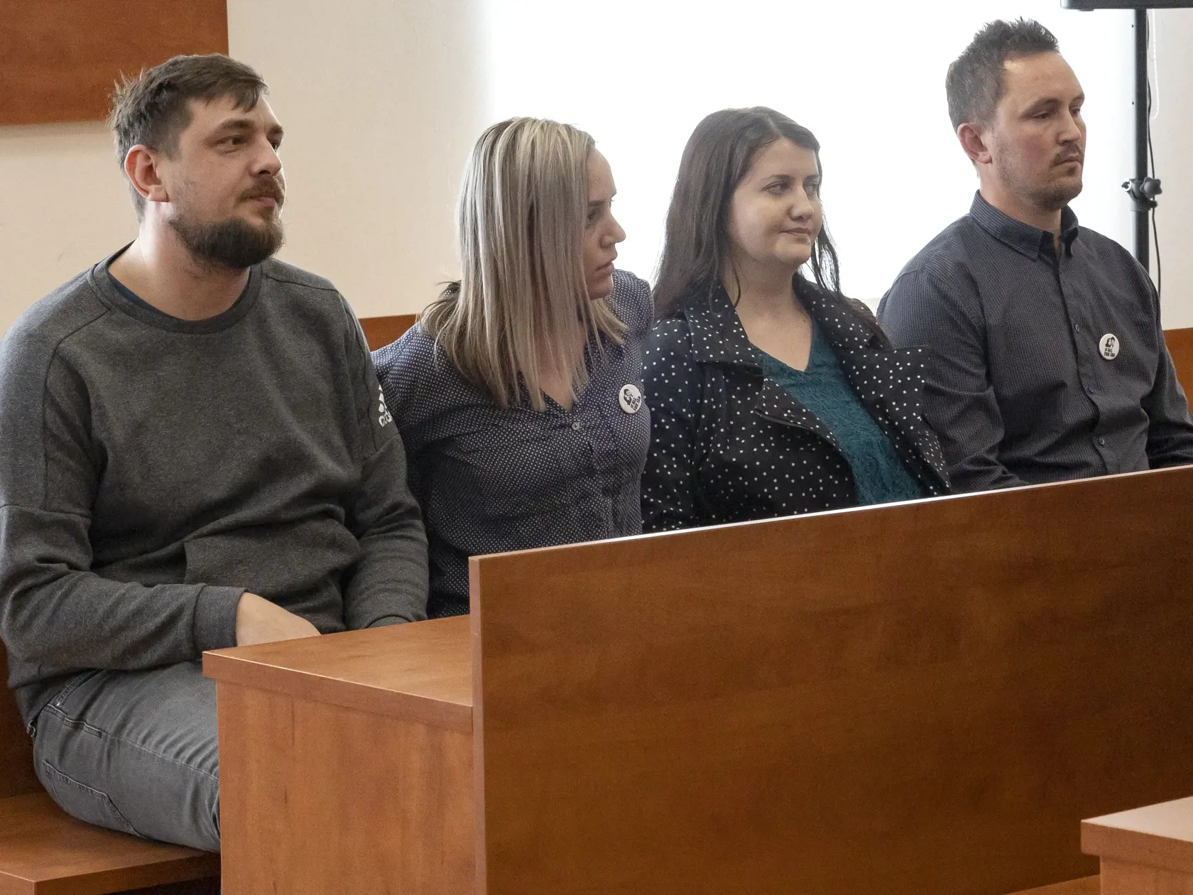 Rozsudok Špecializovaného trestného súdu v Pezinku vo veci objednávky vraždy investigatívneho novinára Jána Kuciaka a jeho snúbenice Martiny Kušnírovej, ako aj objednávky vraždy prokurátorov Lipšica, Šufliarskeho a Žilinku. Na snímke sú pozostalí obetí so svojimi právnymi zástupcami.
