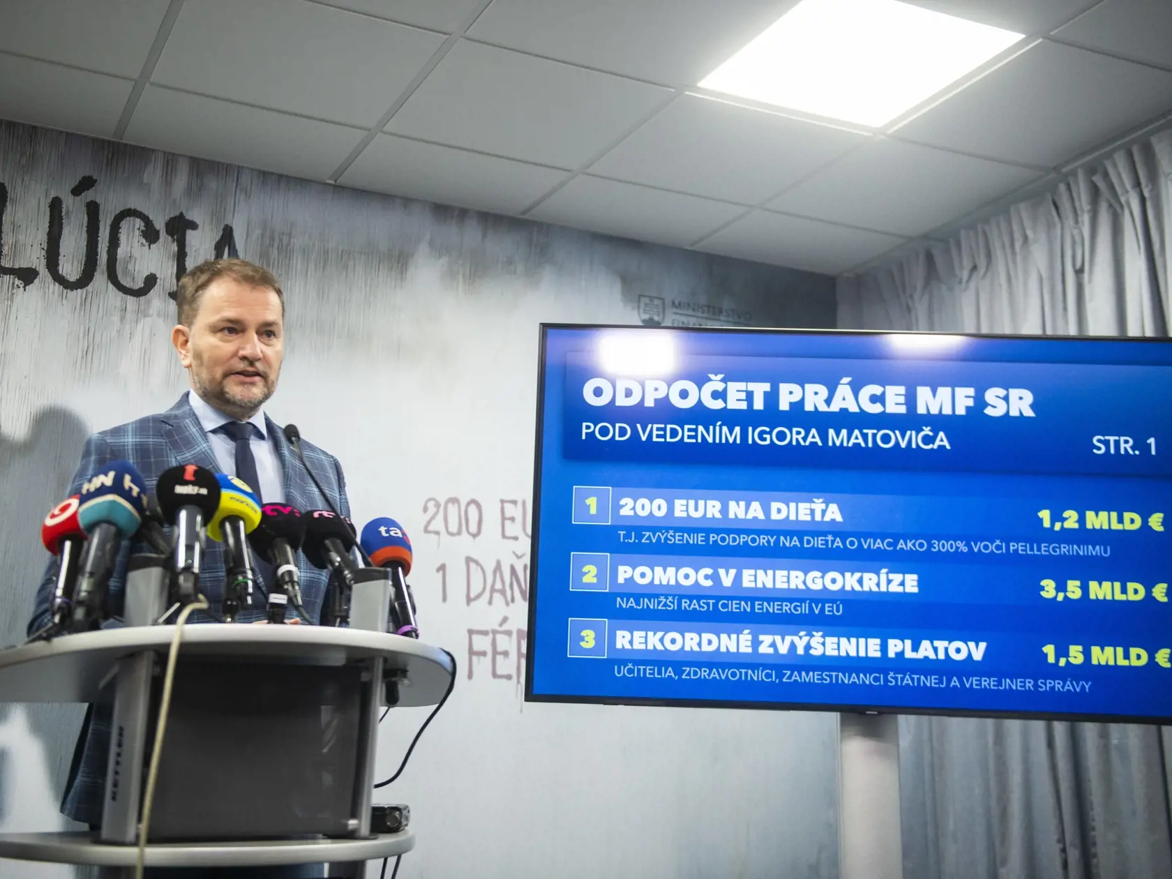 Predseda OĽaNO Igor Matovič počas tlačovej konferencie na tému Atómovky Igora Matoviča 23. decembra 2022 v Bratislave.