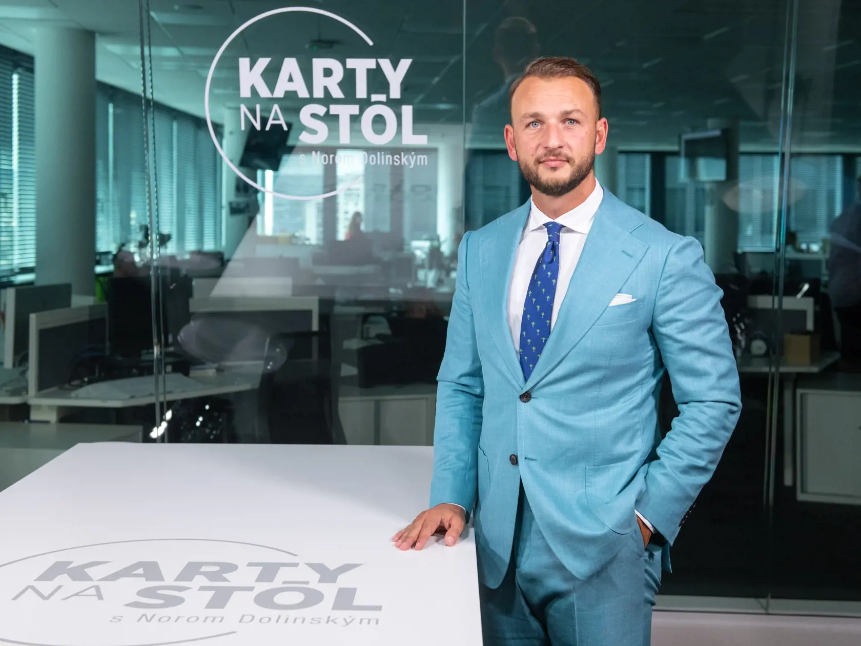 Matúš Šutaj Eštok (Hlas-SD) pred diskusnou reláciou.