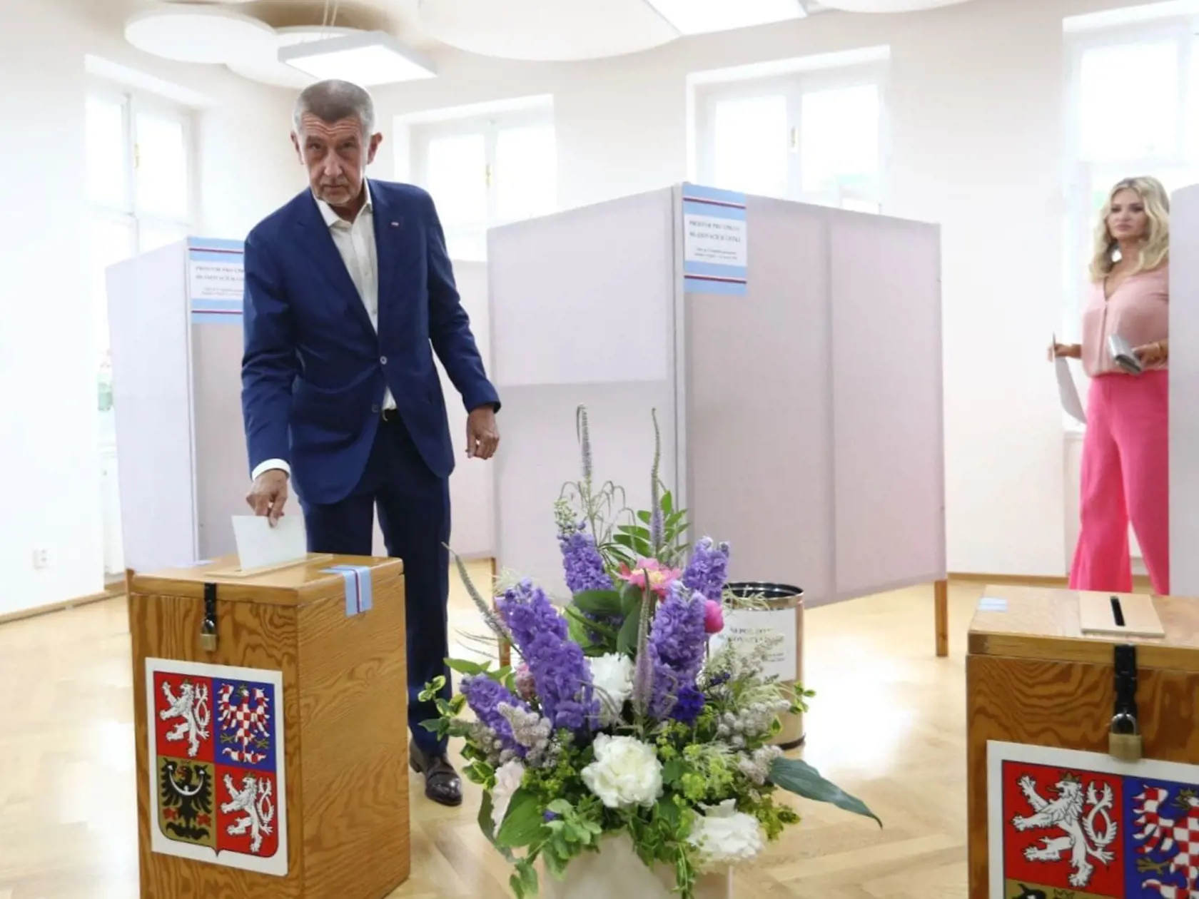 Andrej a Monika Babišovci boli spolu voliť počas volieb do Europarlamentu v Českej republike.