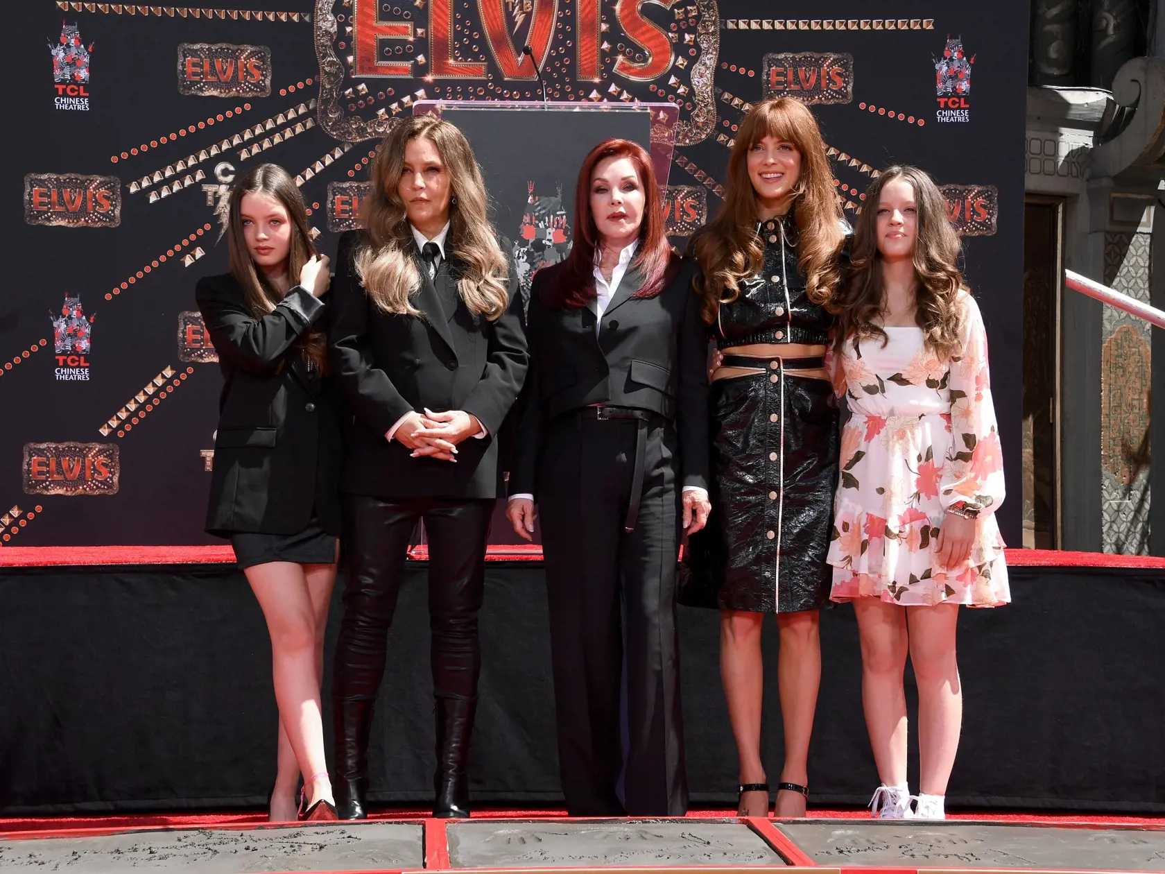 Lisa Marie Presley s matkou Priscillou a dcérami.