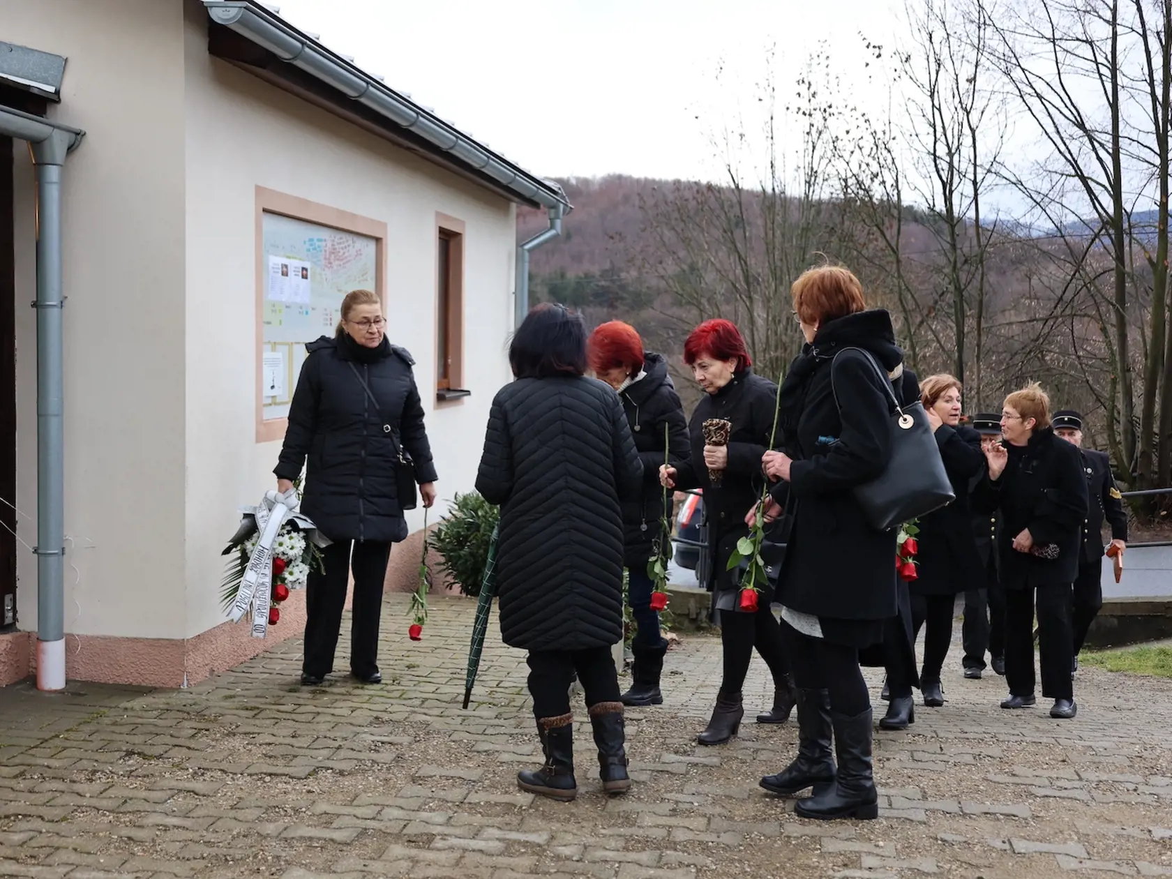 S Čížom sa prišlo rozlúčiť množstvo pozostalých.