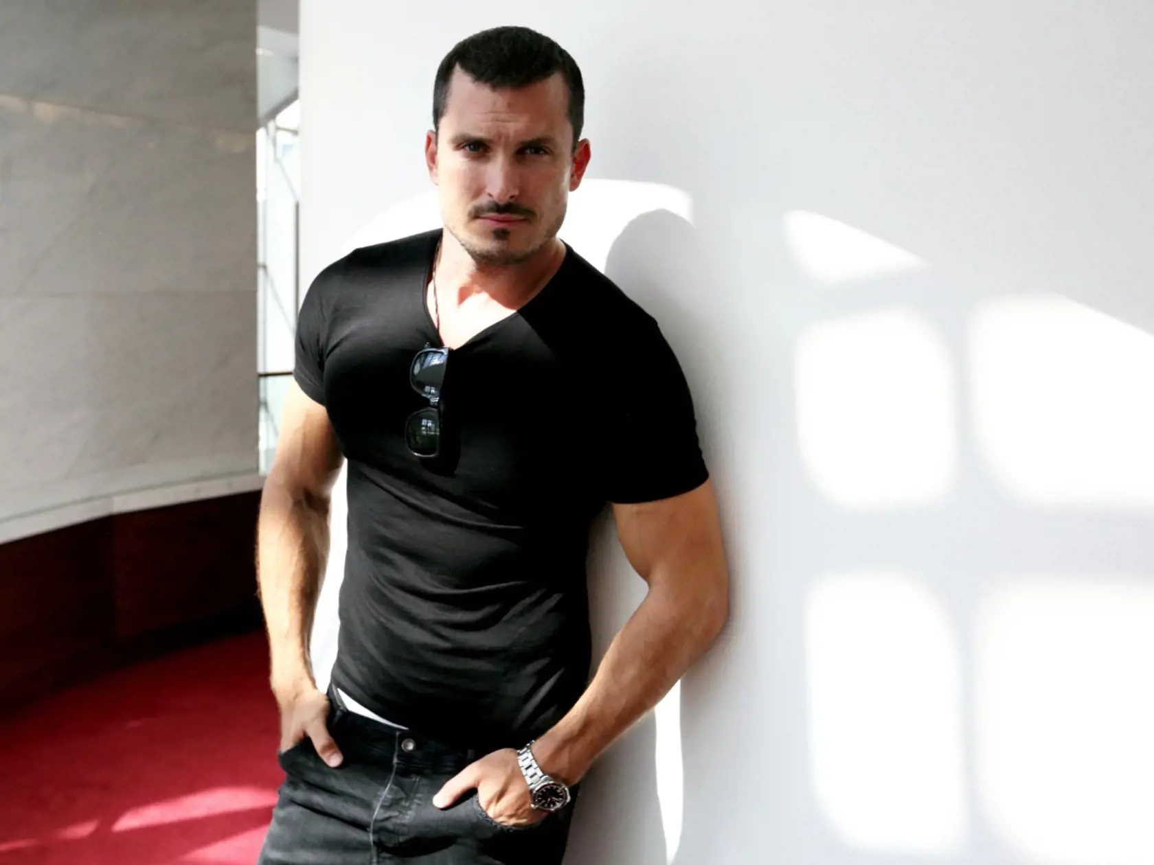 Ako vždy sexi. Janko Koleník si obliekol obtiahnuté čierne tričko a ženy boli z jeho svalov hotové. 